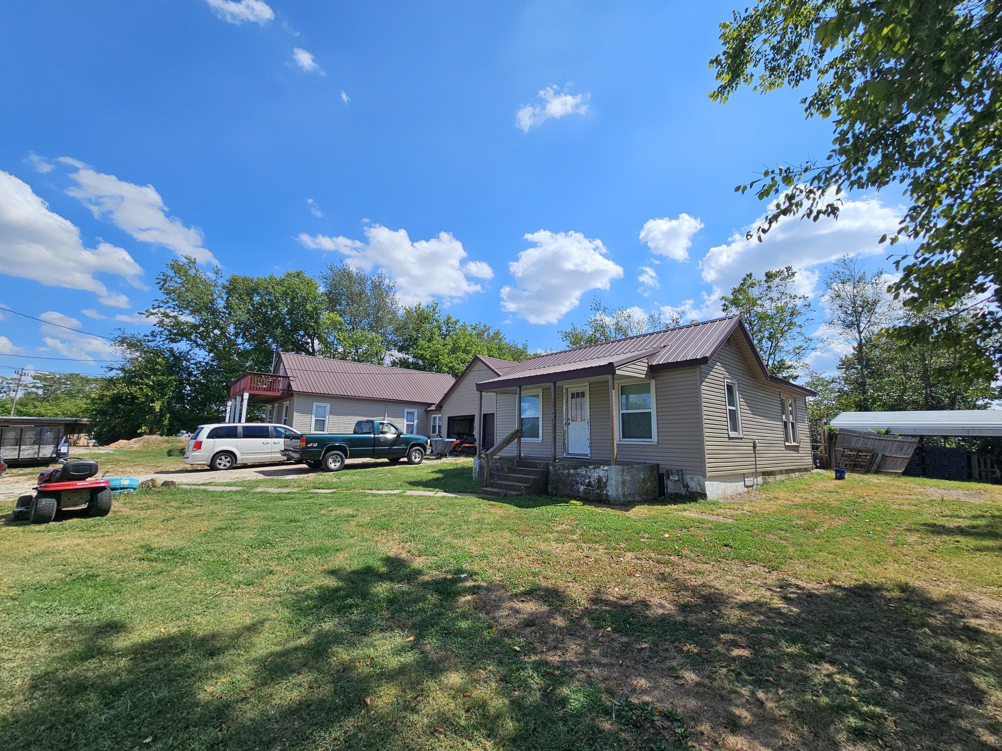 364 366 Phoenix Splitlog Road Property Photo 3