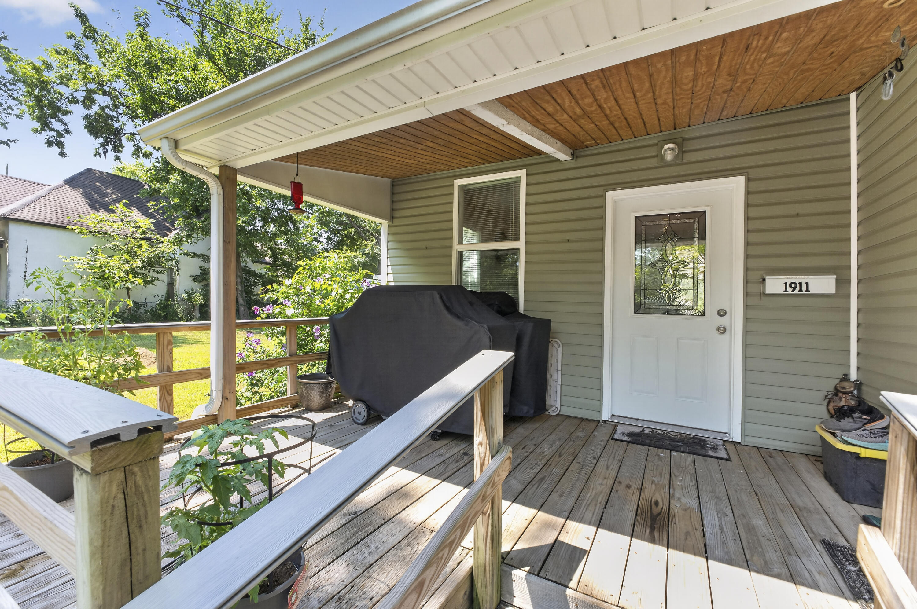 1911 North Benton Avenue Property Photo 1