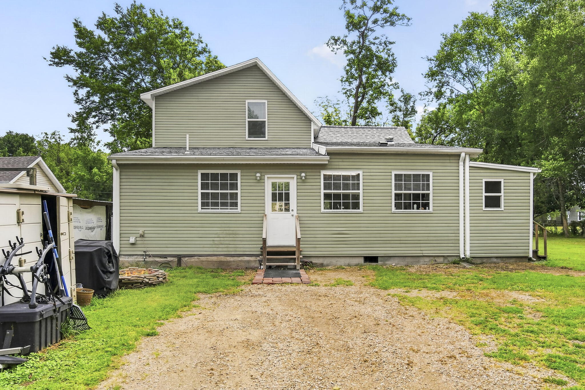 1911 North Benton Avenue Property Photo 1