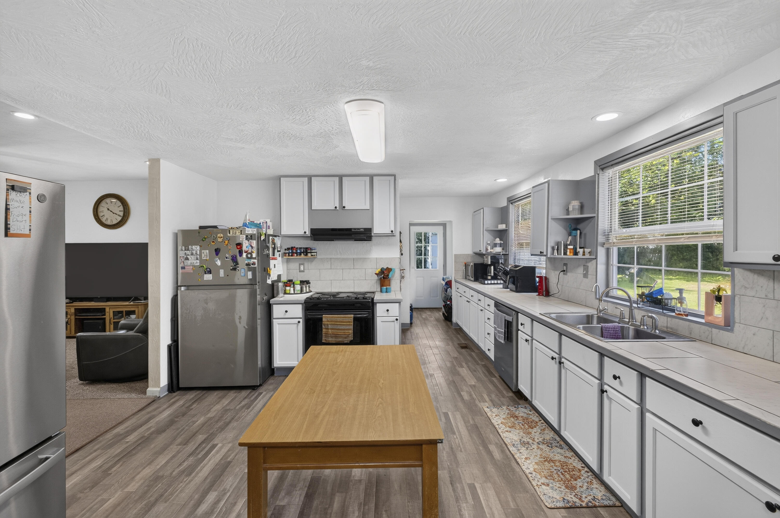 1911 North Benton Avenue Property Photo 8