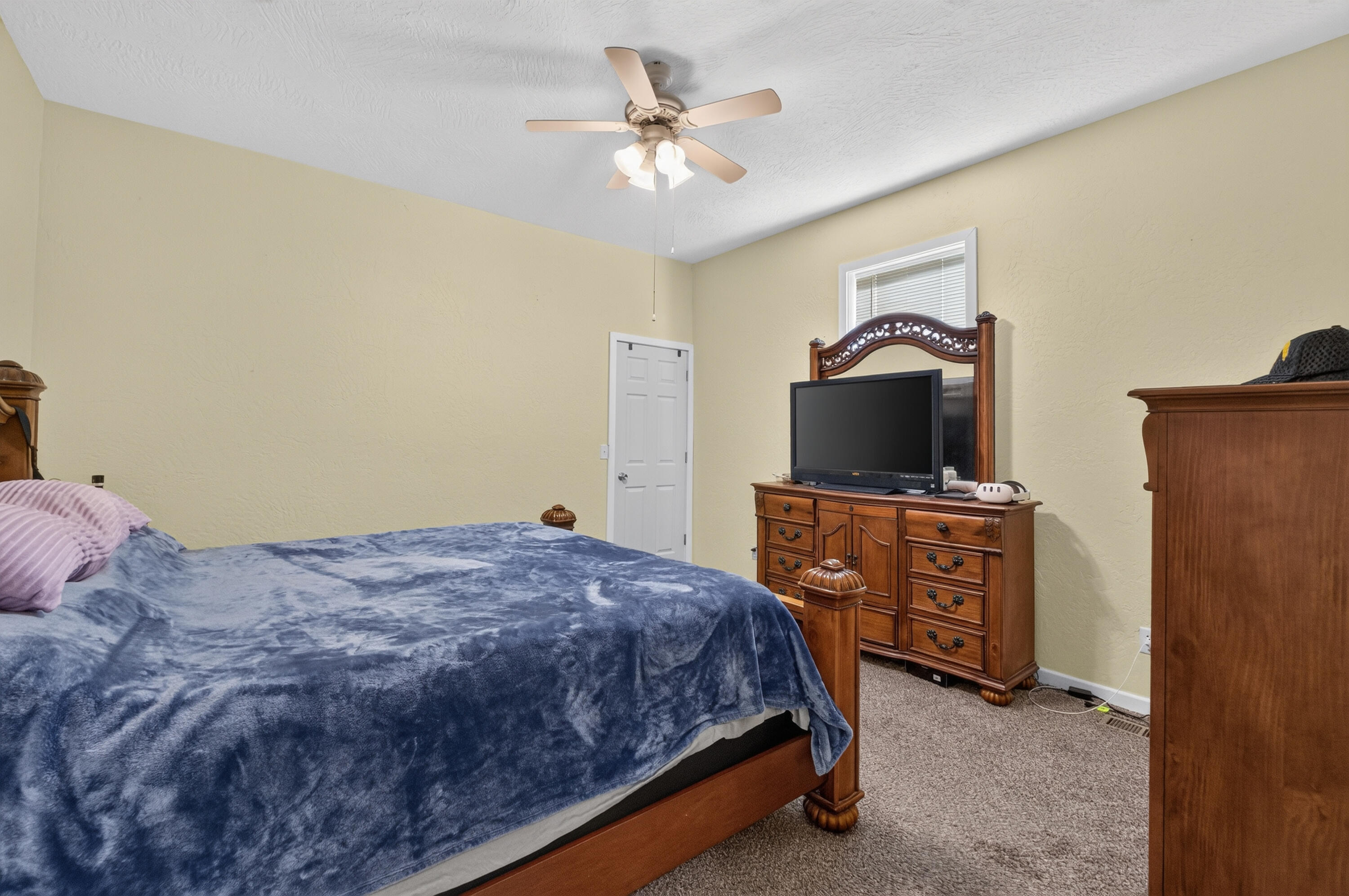 1911 North Benton Avenue Property Photo 12