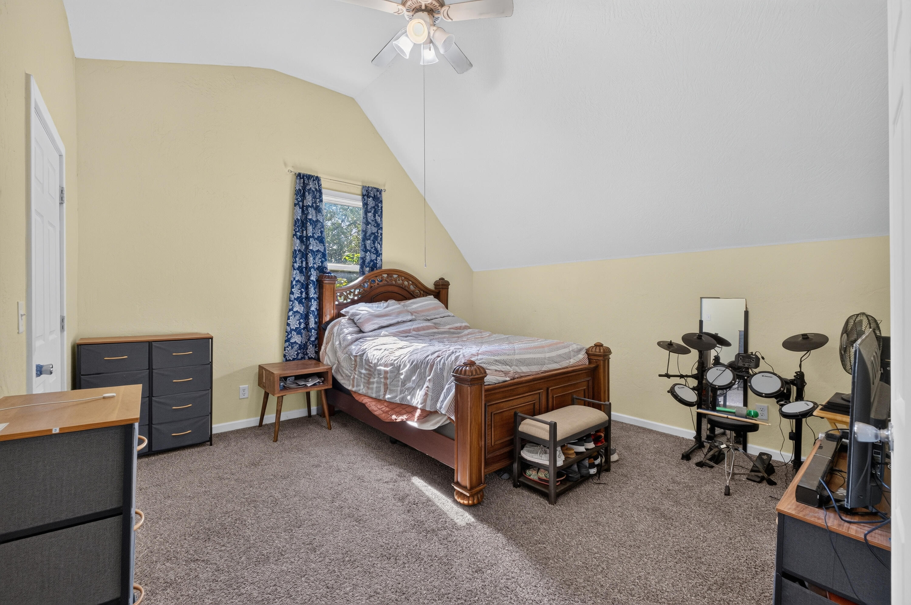 1911 North Benton Avenue Property Photo 13