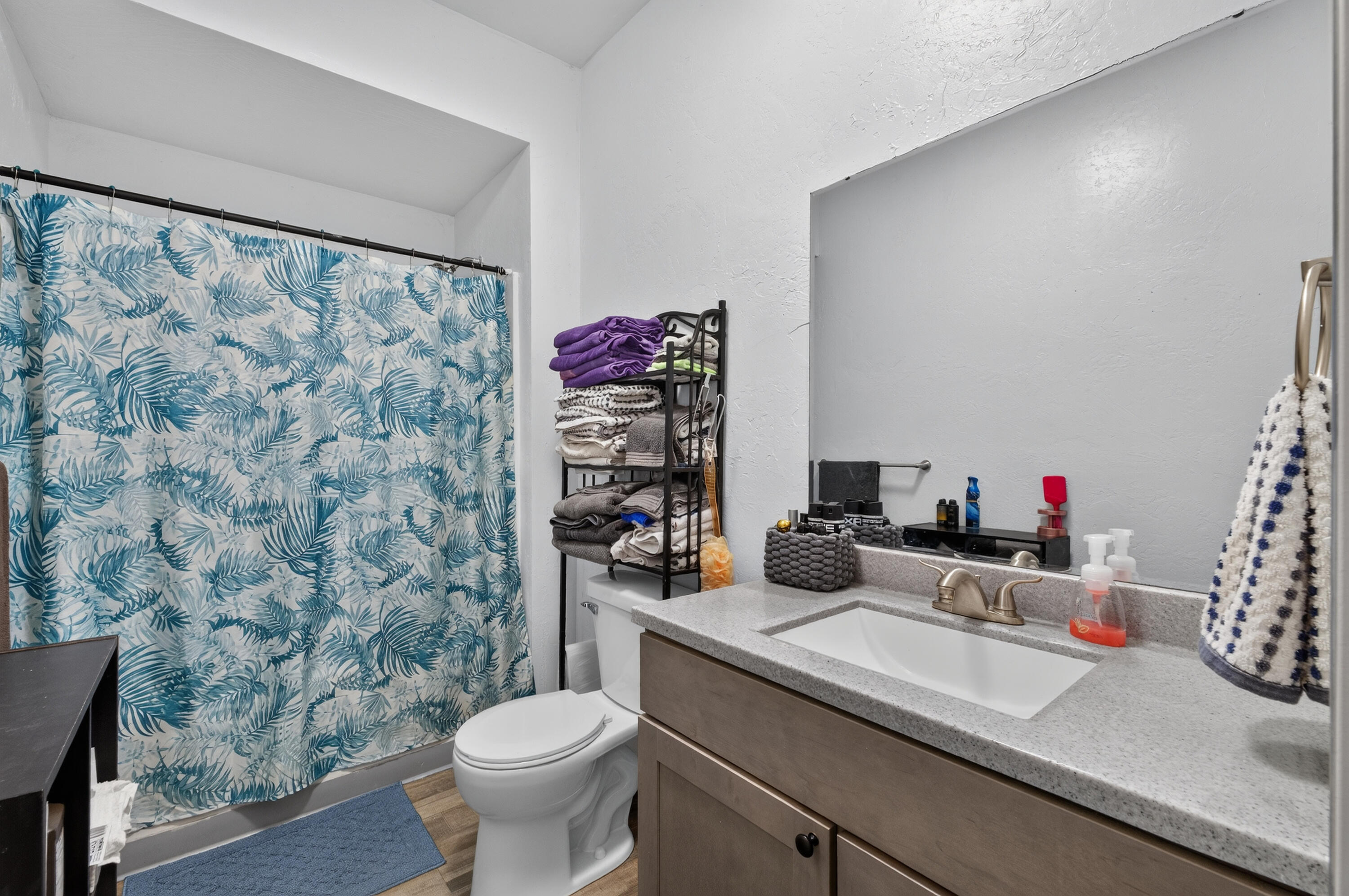 1911 North Benton Avenue Property Photo 17