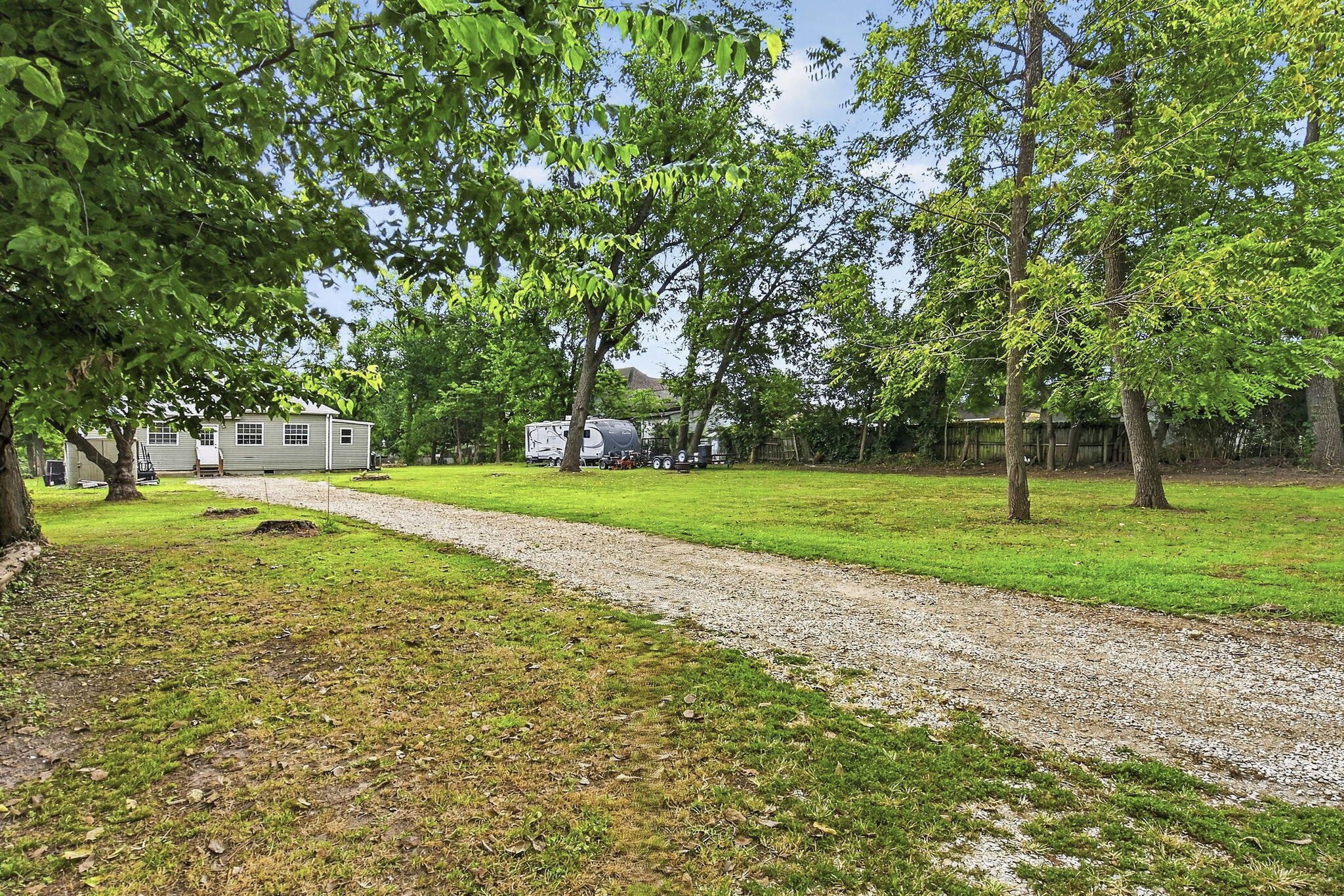1911 North Benton Avenue Property Photo 32