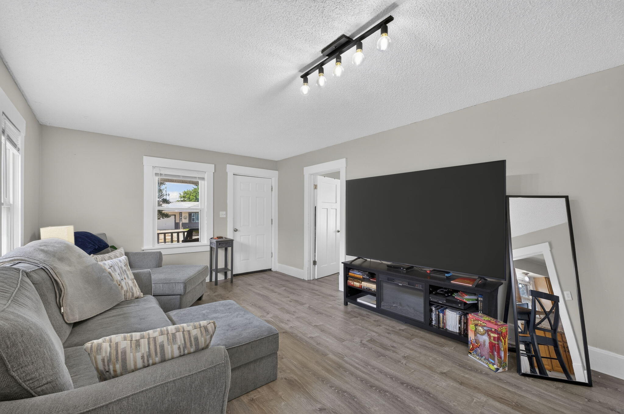 1425 West Poplar Street Property Photo 8