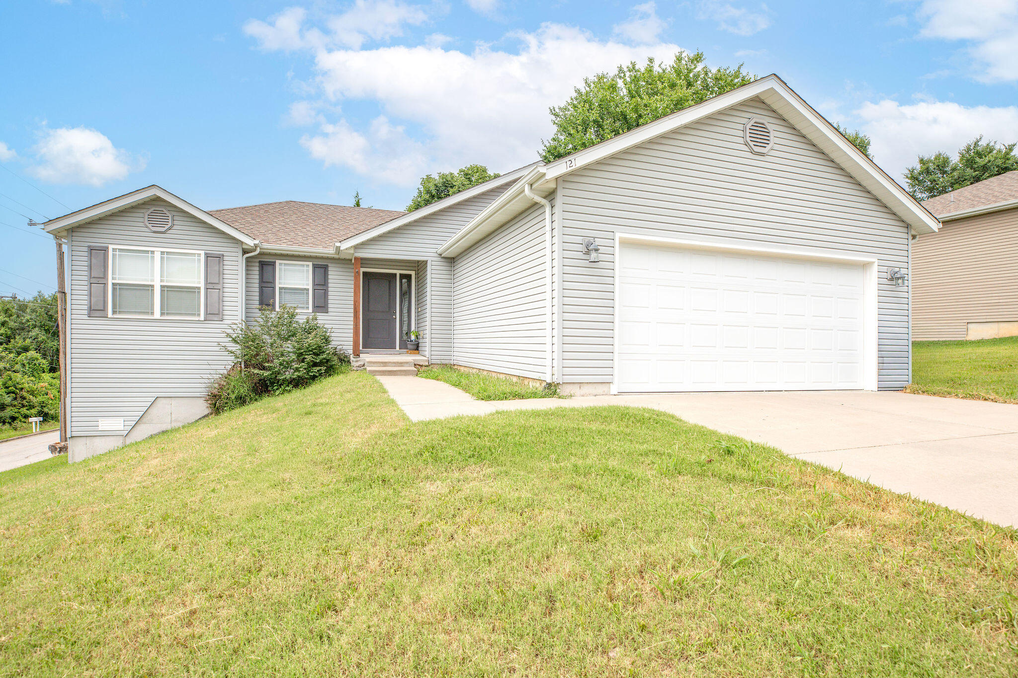 121 Daless Court Property Photo 1