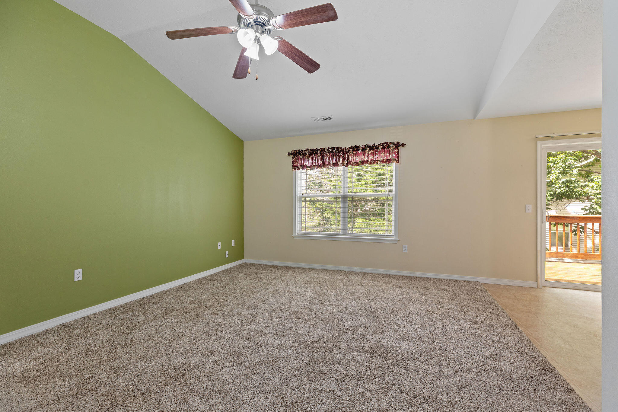 121 Daless Court Property Photo 2