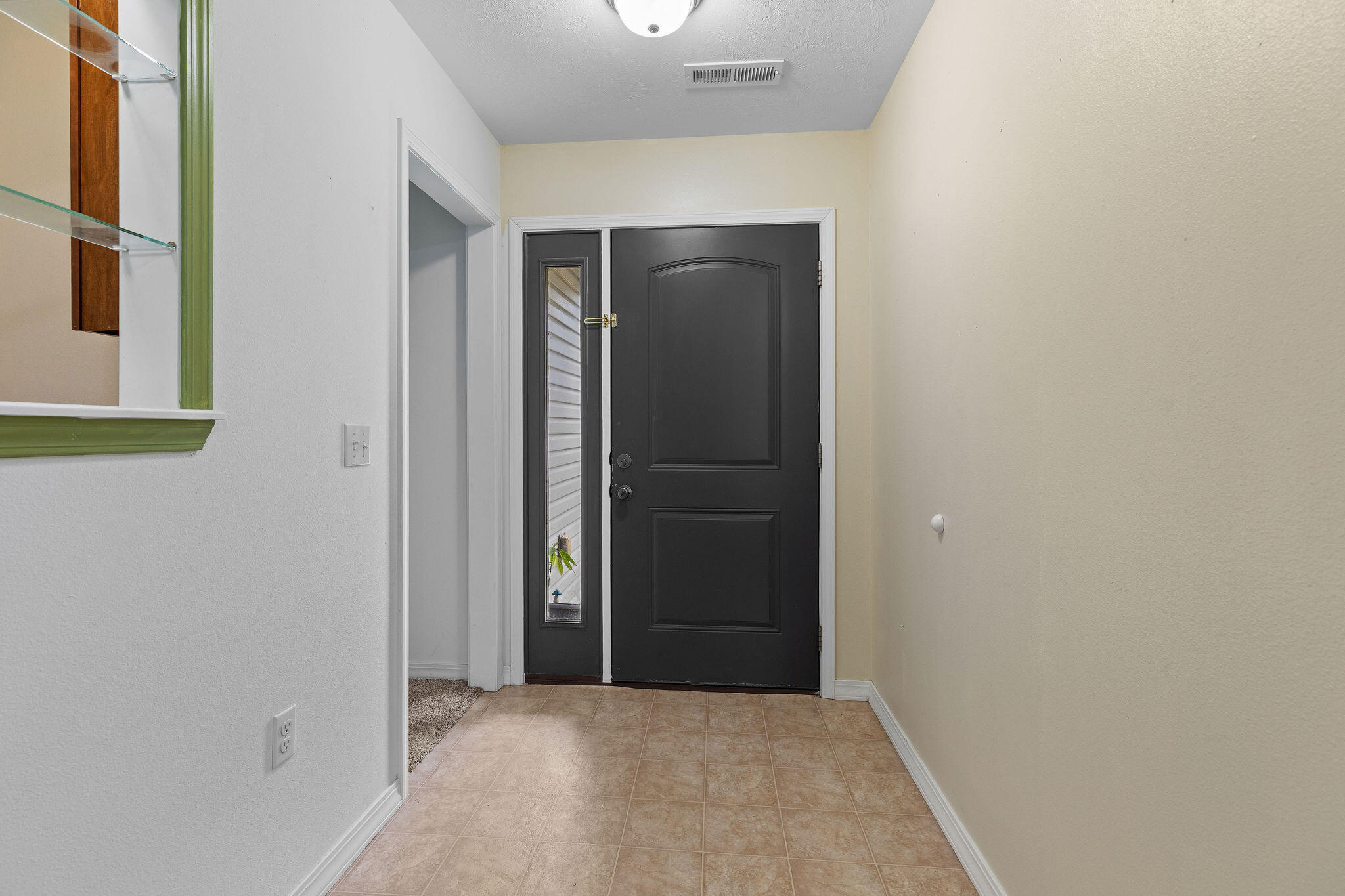 121 Daless Court Property Photo 4