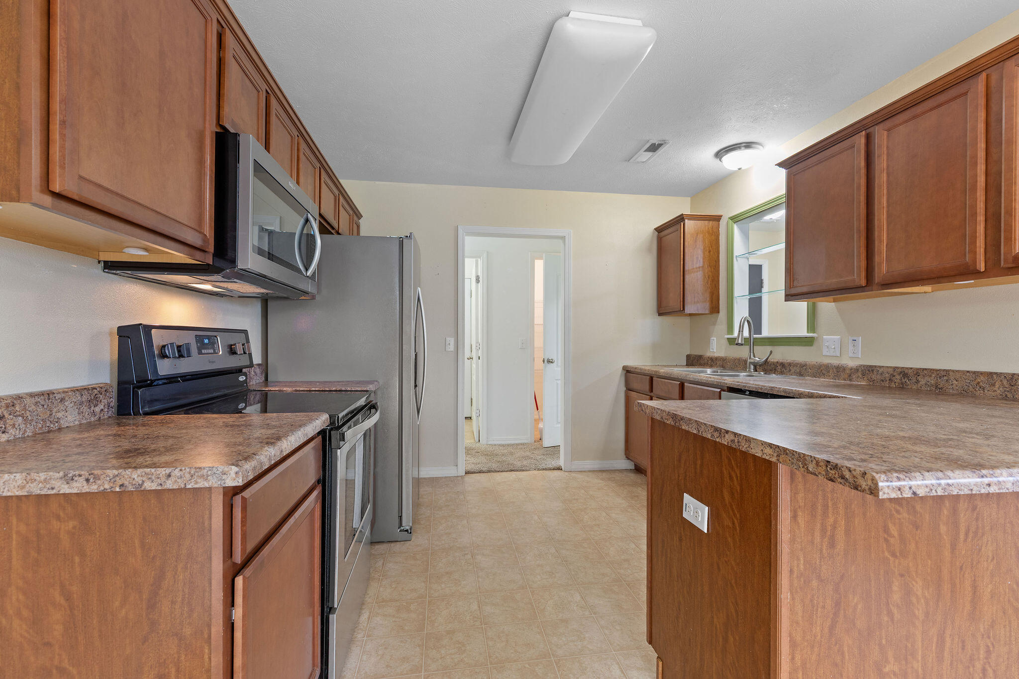 121 Daless Court Property Photo 6