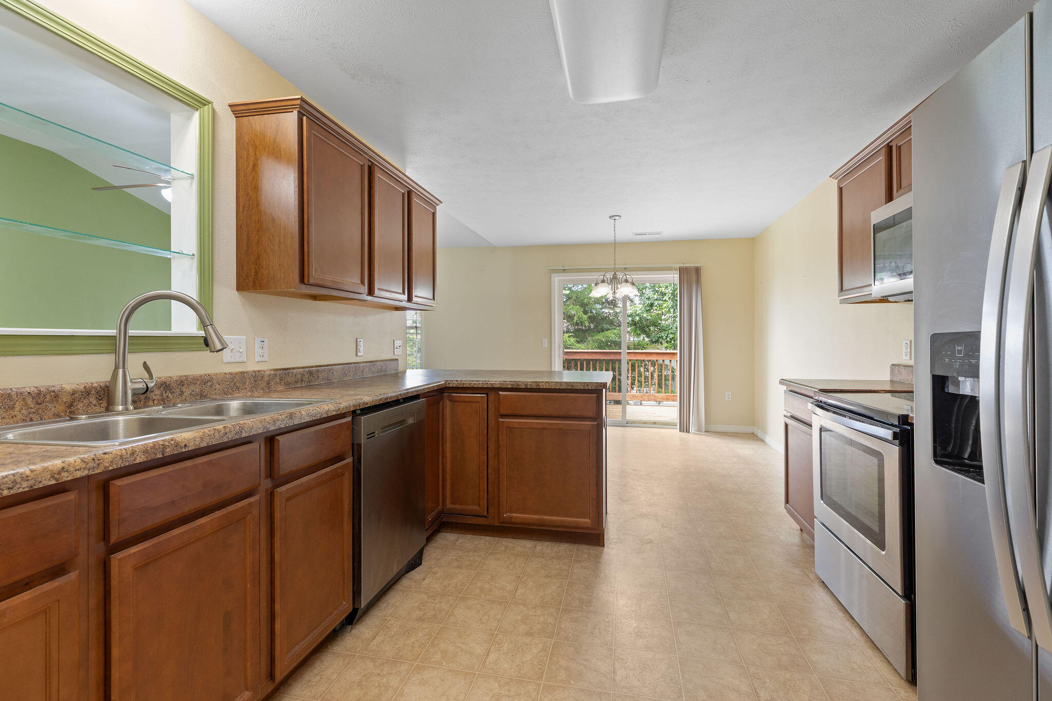 121 Daless Court Property Photo 7