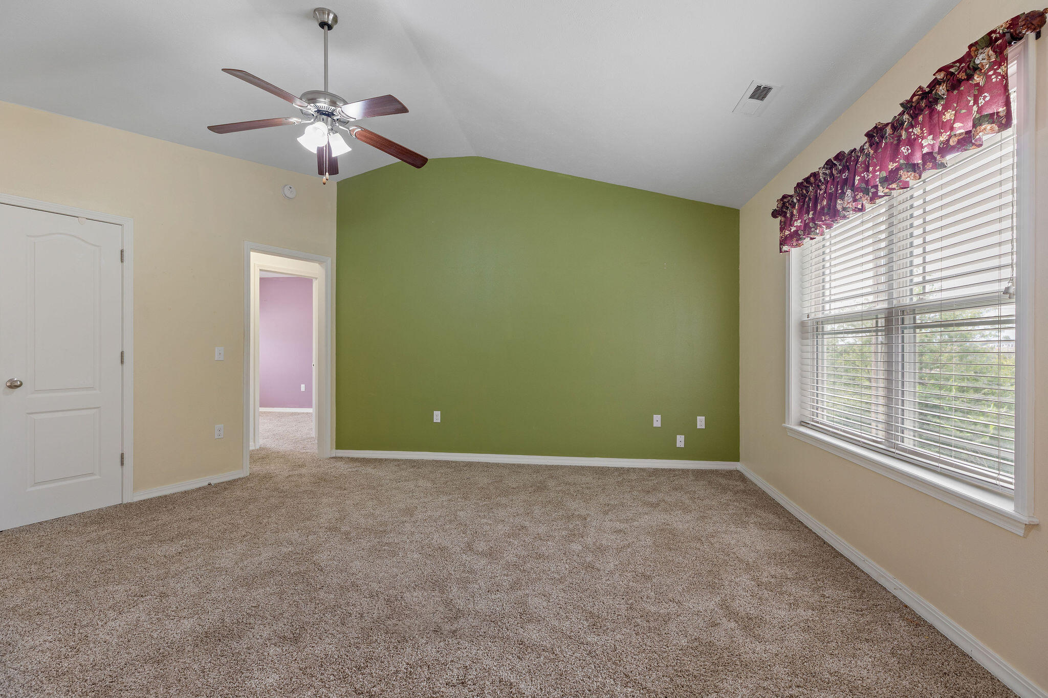121 Daless Court Property Photo 12