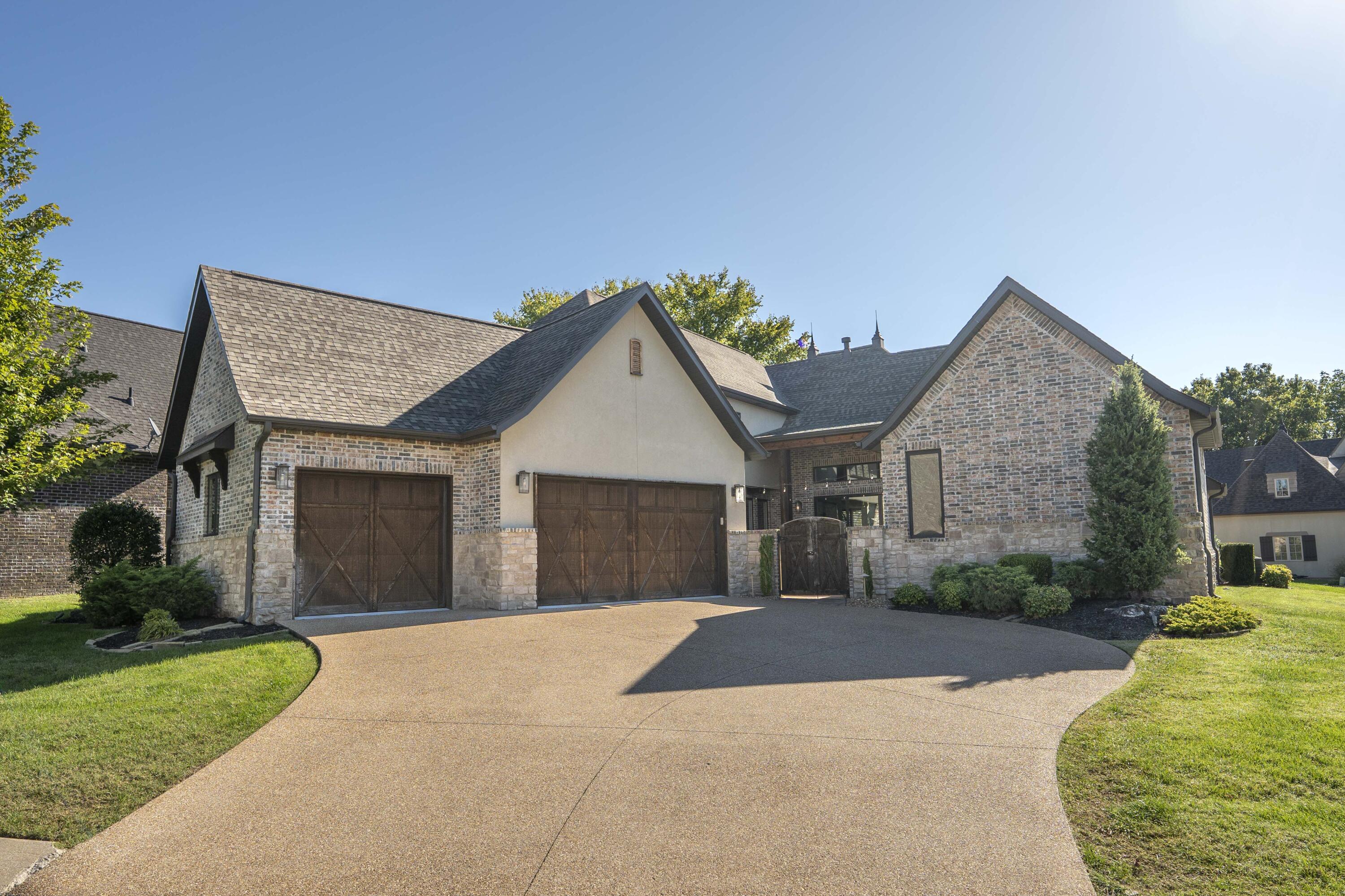 6343 Creeksedge Drive Property Photo 2