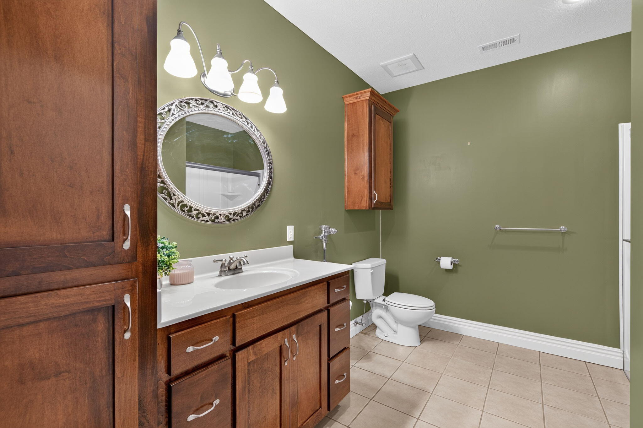 21194 Lawrence 2230 Property Photo 57