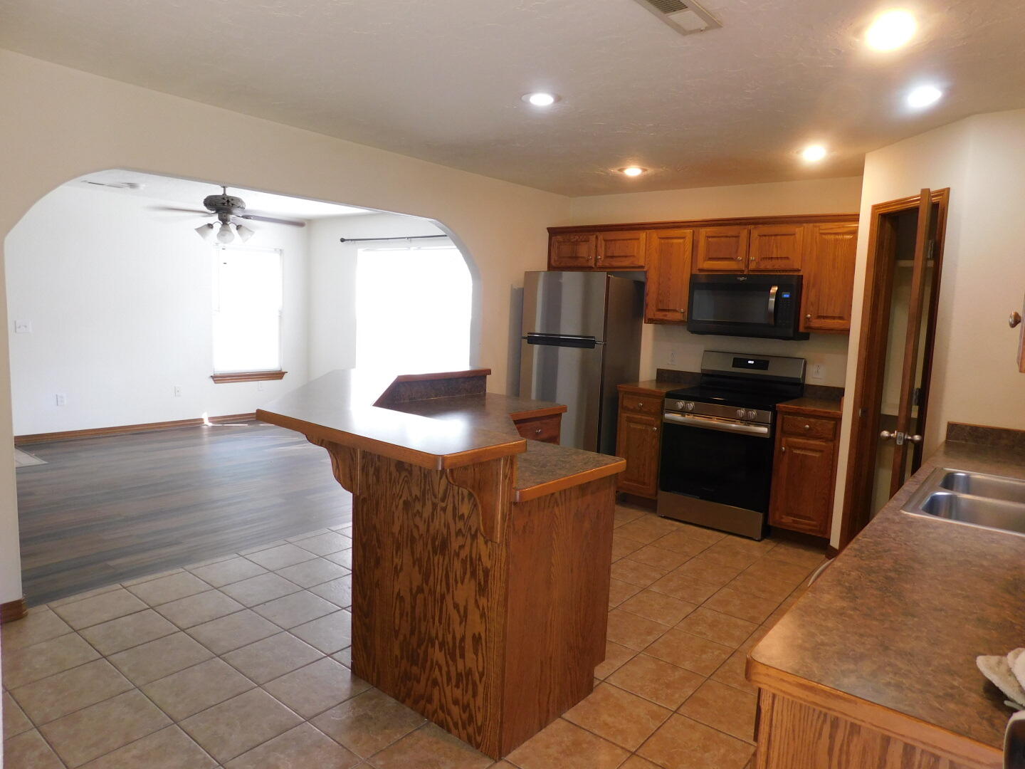 406 West Cale Property Photo 9