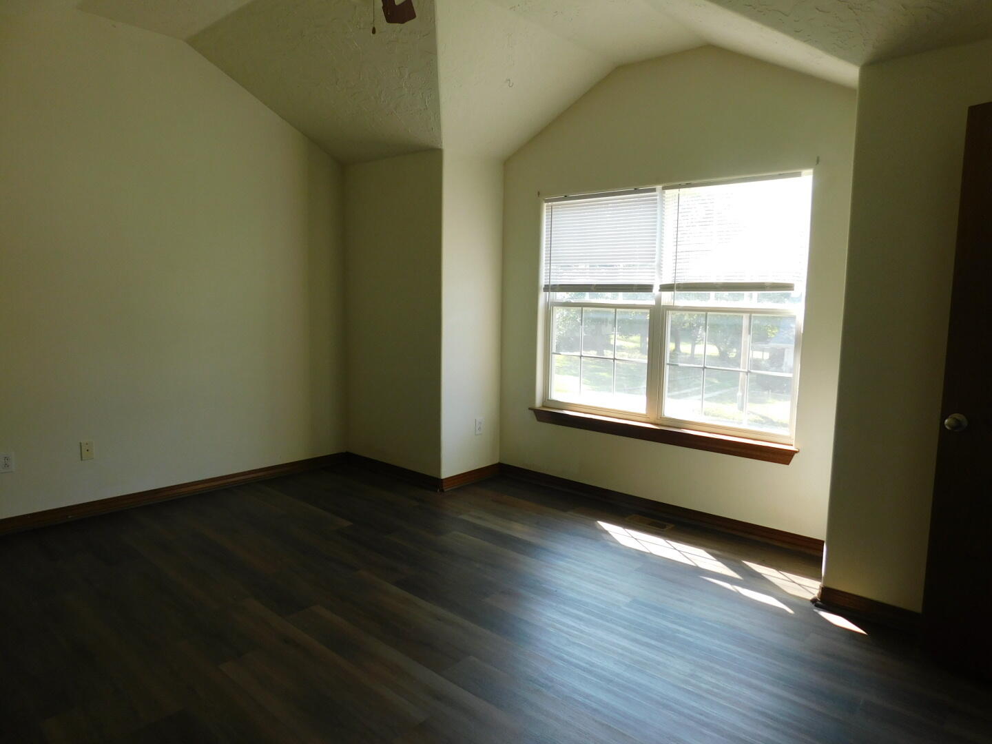 406 West Cale Property Photo 12