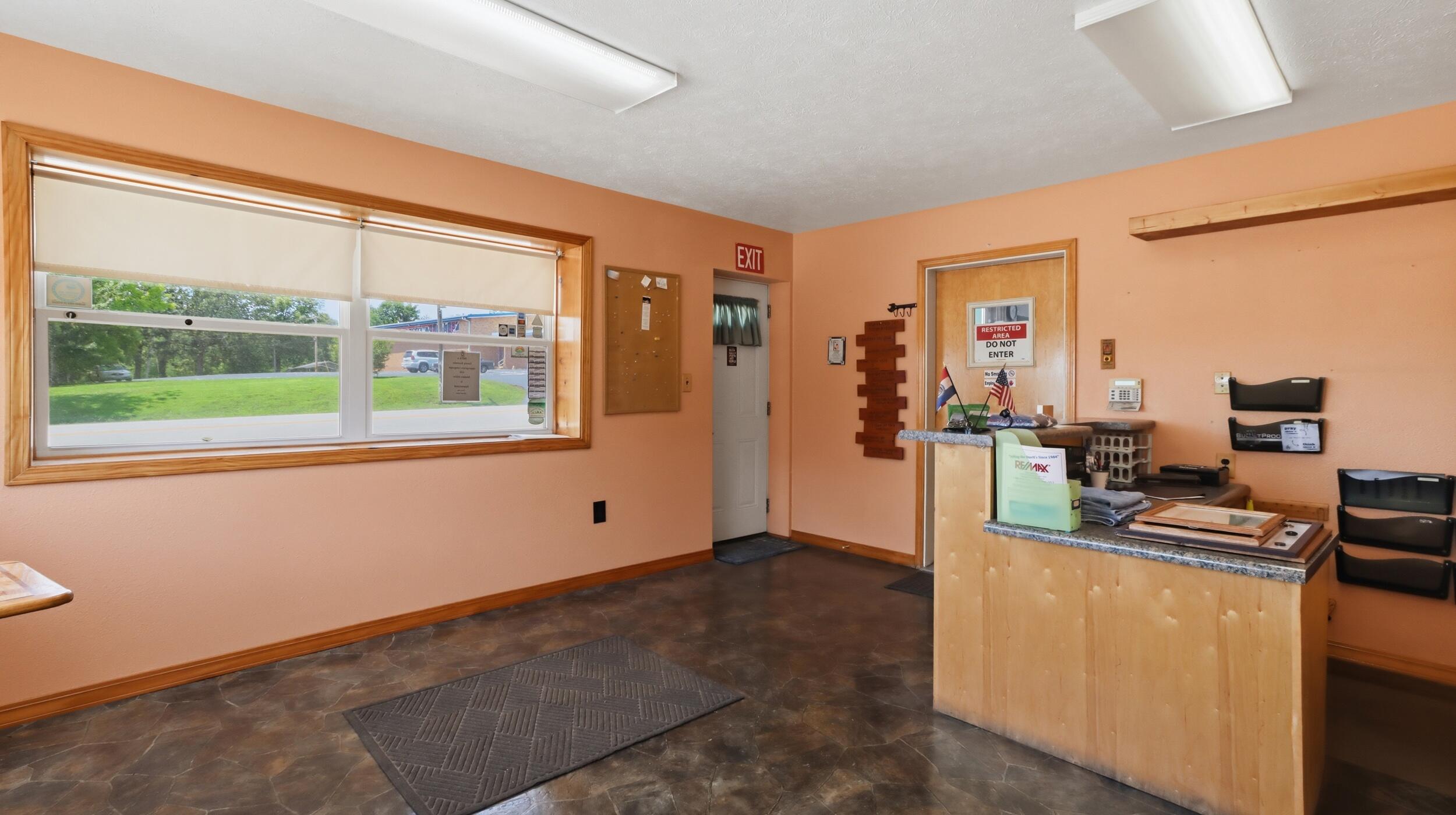 301 North Elm Street Property Photo 13