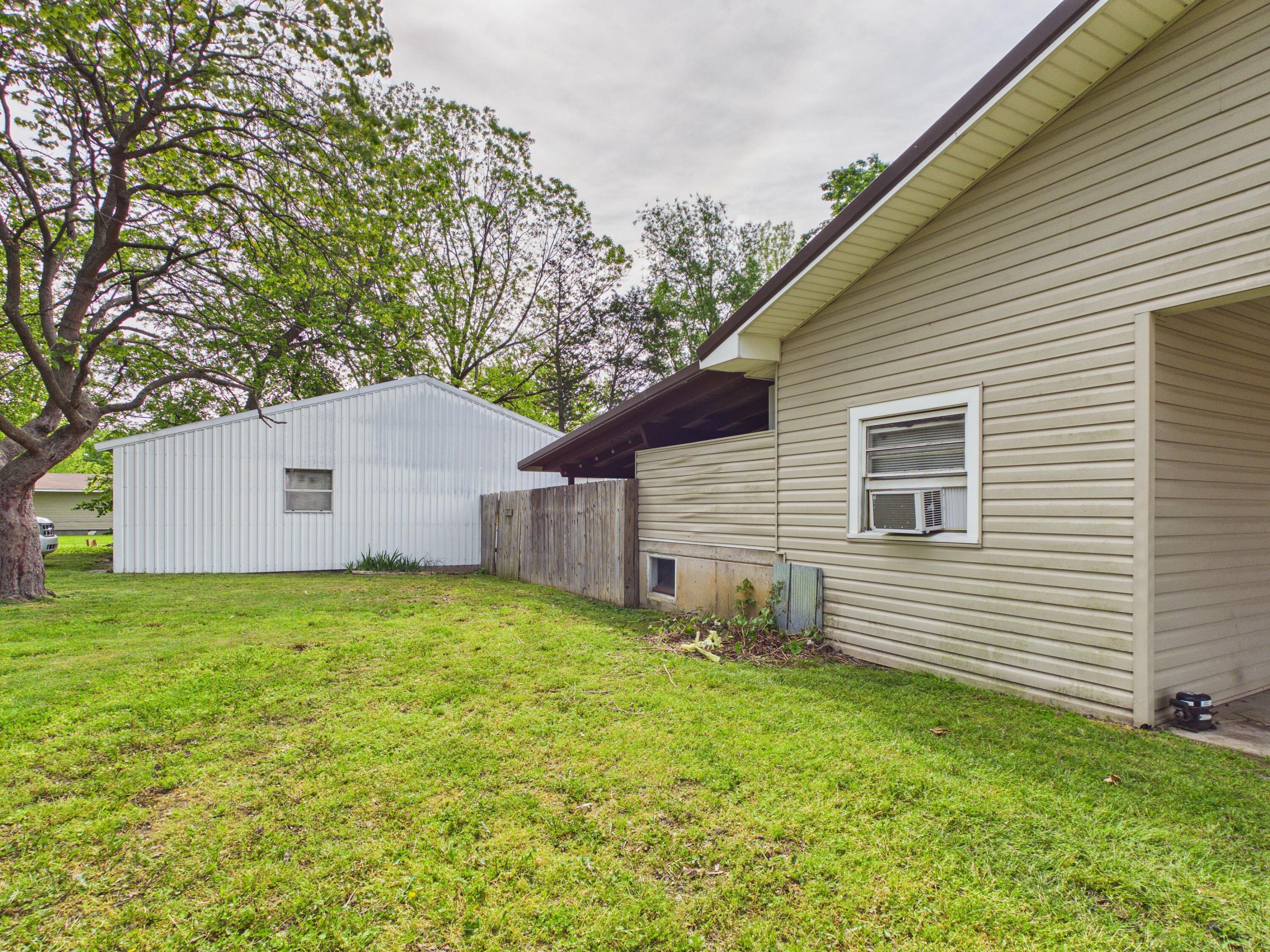 803 North Springfield Street Property Photo 4