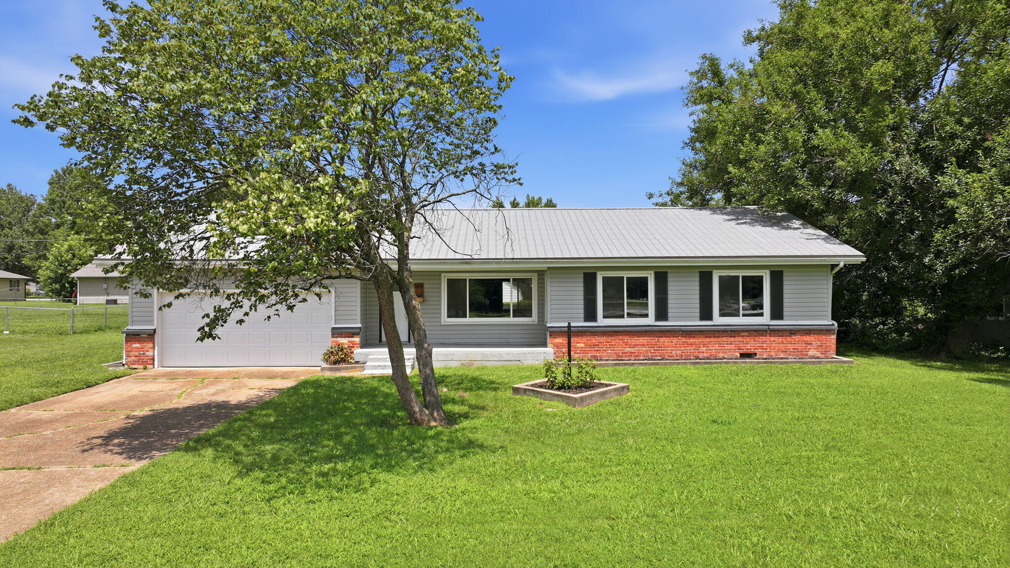 1611 West Fair Play Street Property Photo 1