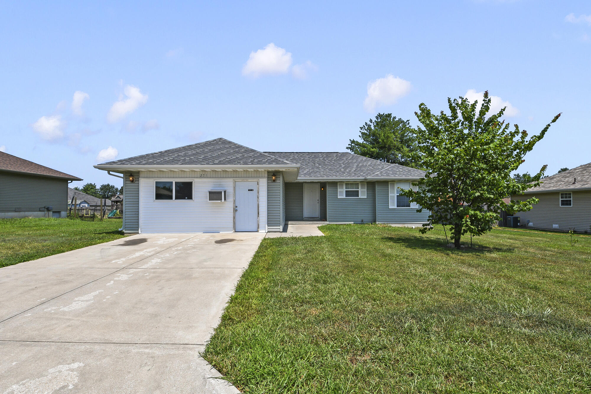 271 Maplewood Drive Property Photo 1