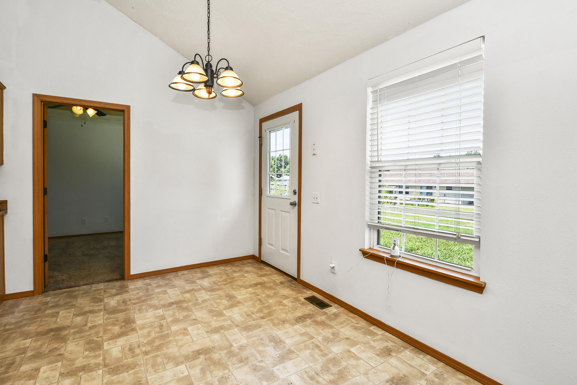 271 Maplewood Drive Property Photo 6