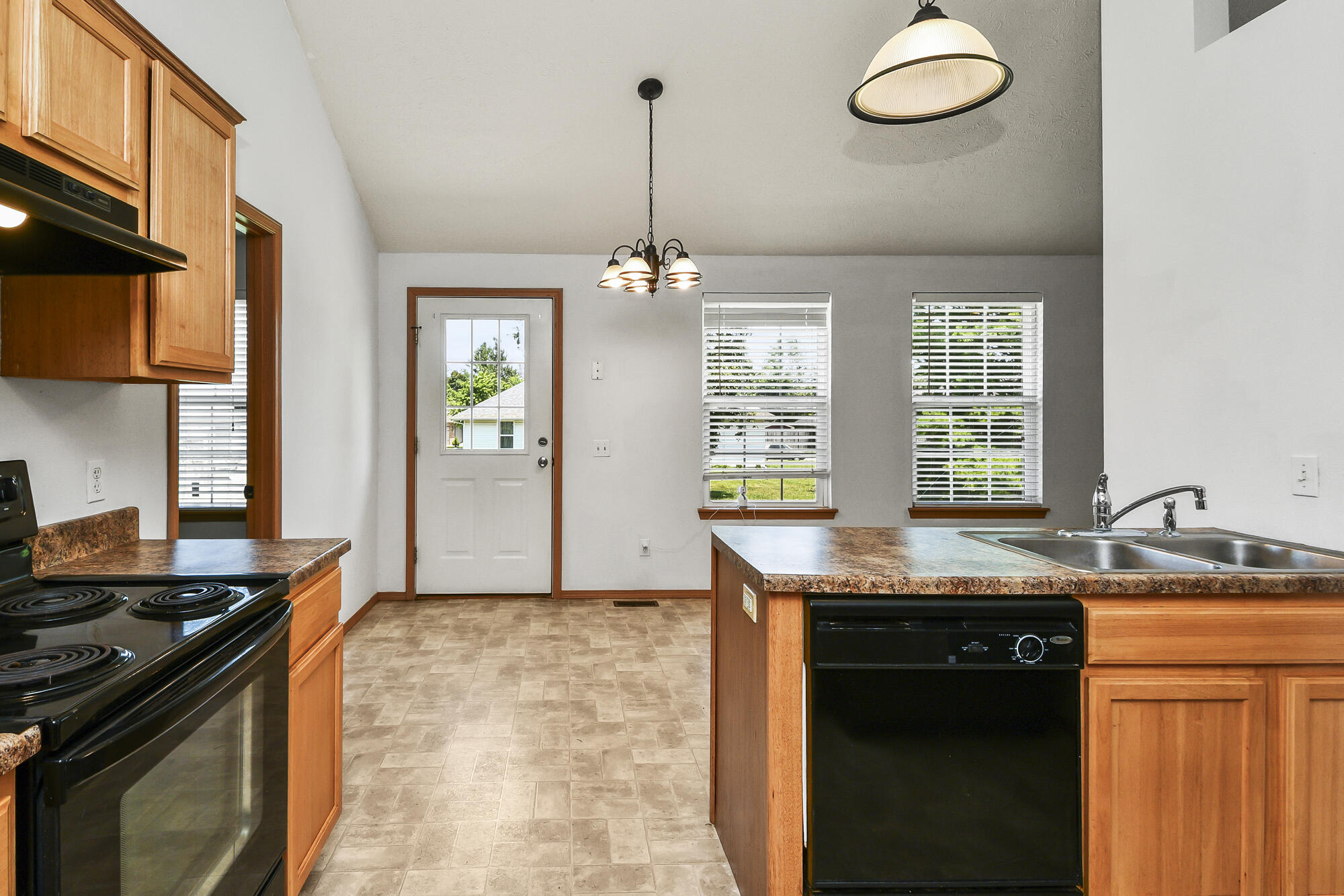 271 Maplewood Drive Property Photo 8
