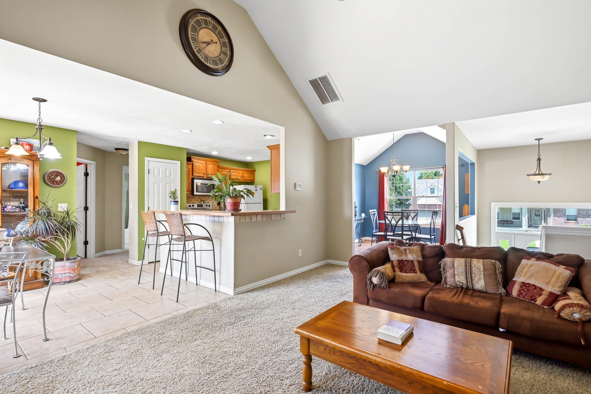 1102 East Cobblestone Drive Property Photo 6