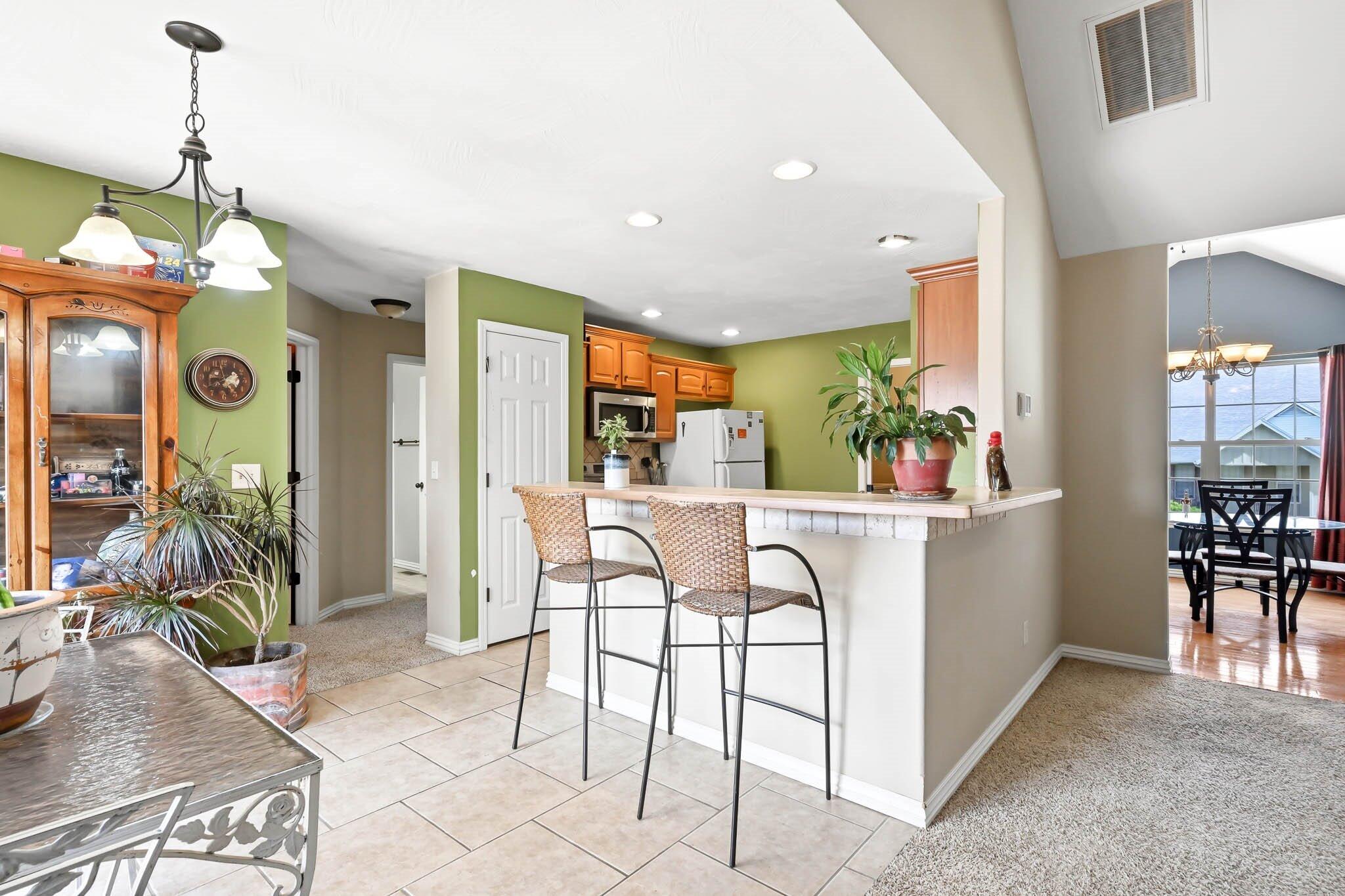 1102 East Cobblestone Drive Property Photo 7