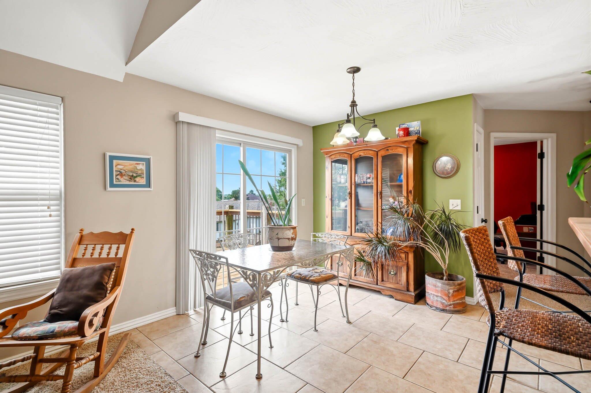 1102 East Cobblestone Drive Property Photo 8