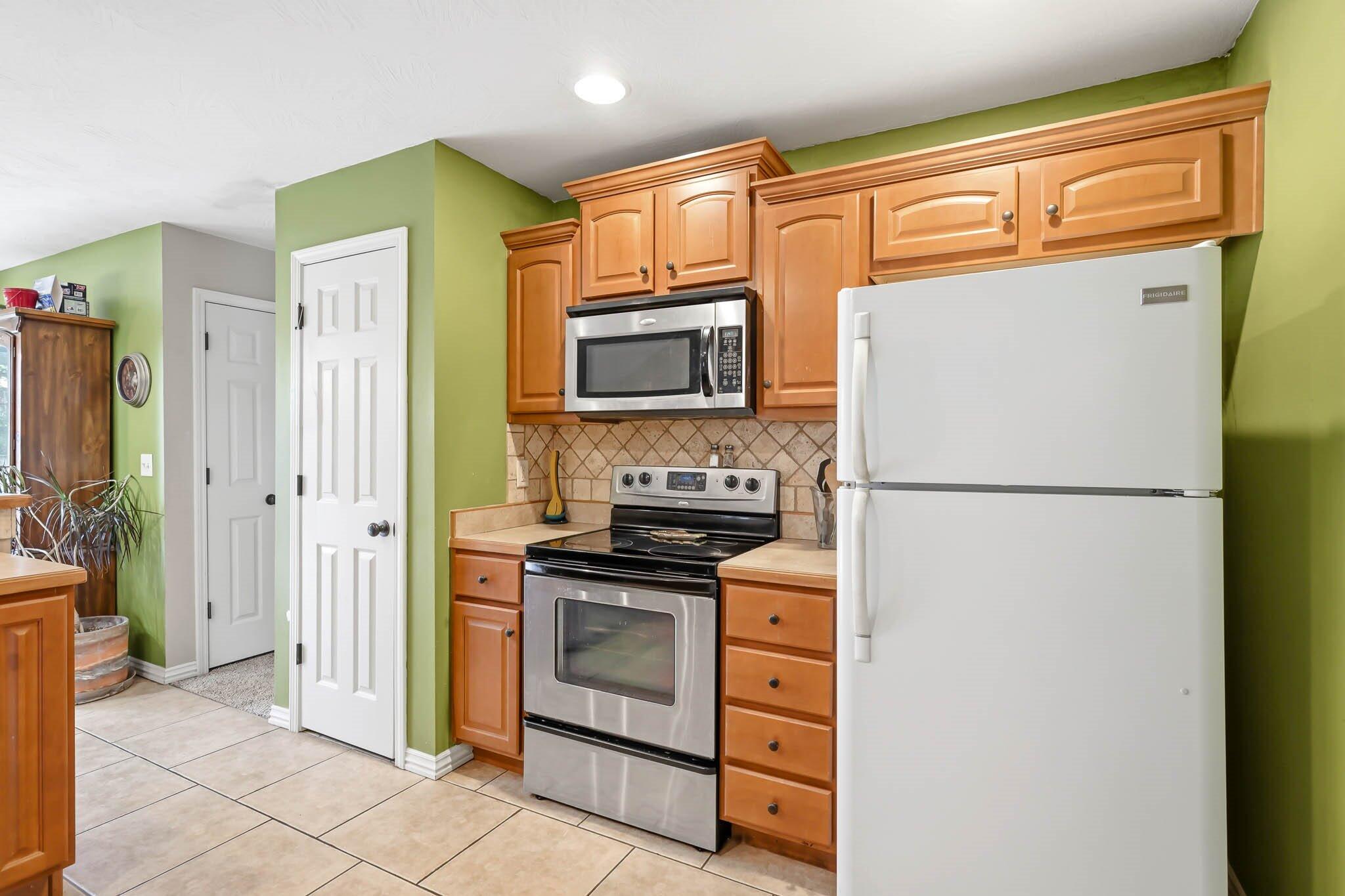 1102 East Cobblestone Drive Property Photo 10