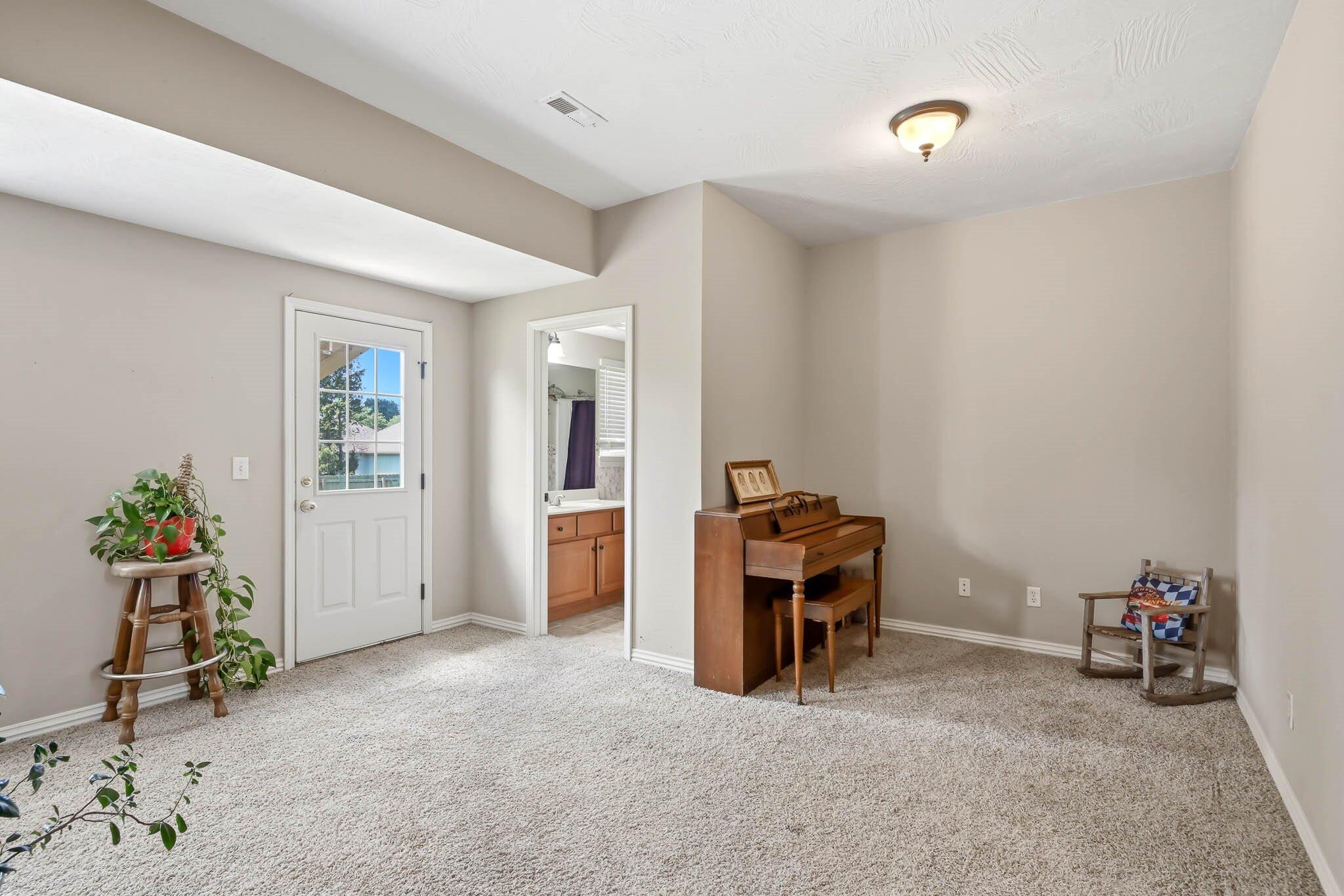 1102 East Cobblestone Drive Property Photo 19