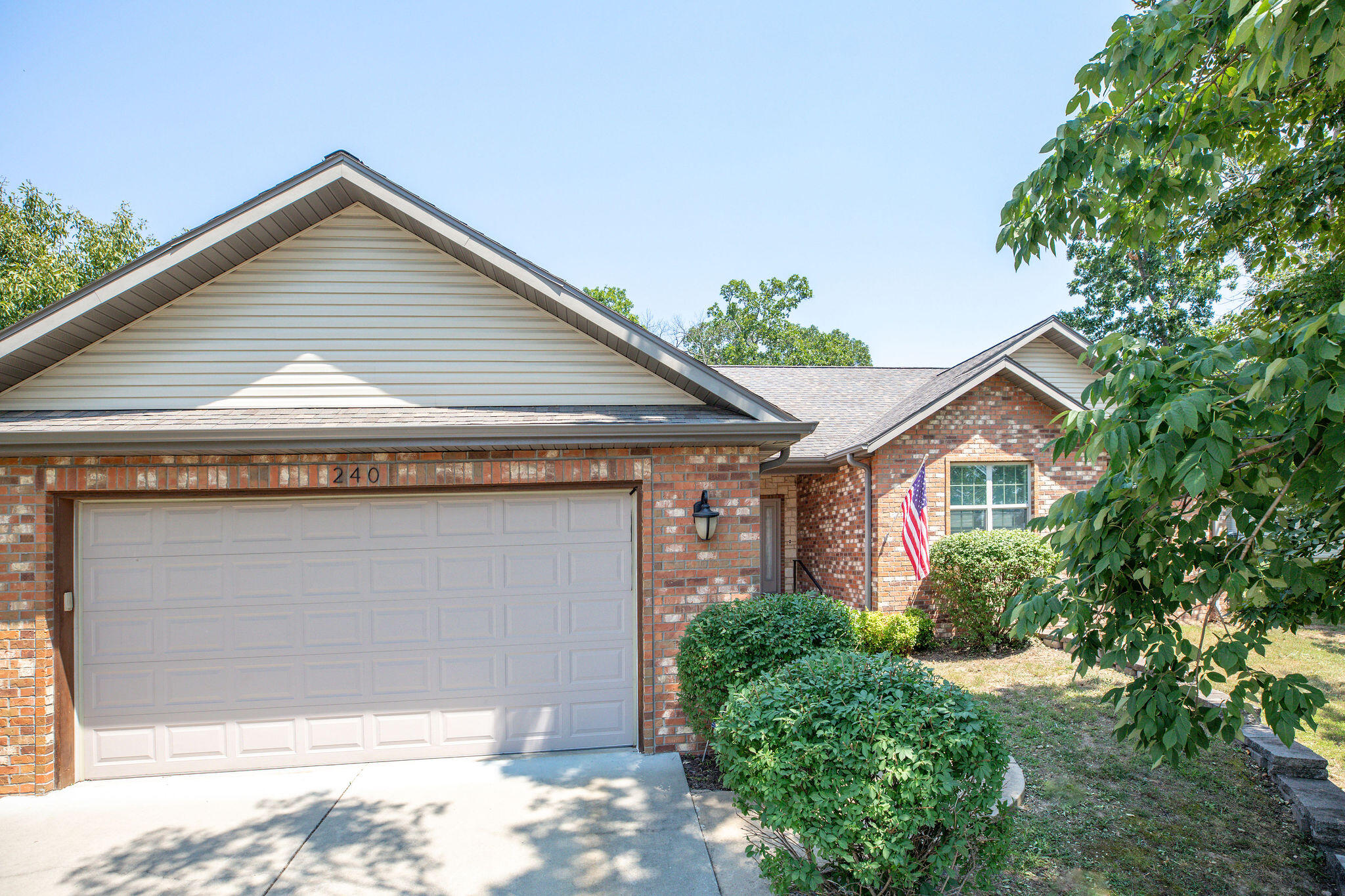 240 Spencer Drive Property Photo 12