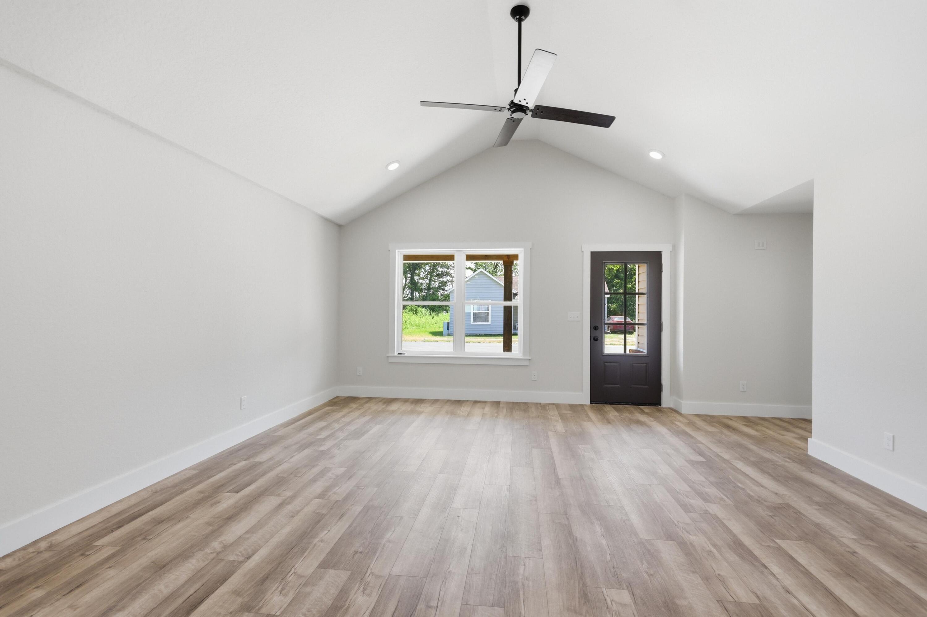 314 West Daugherty Street Property Photo 4