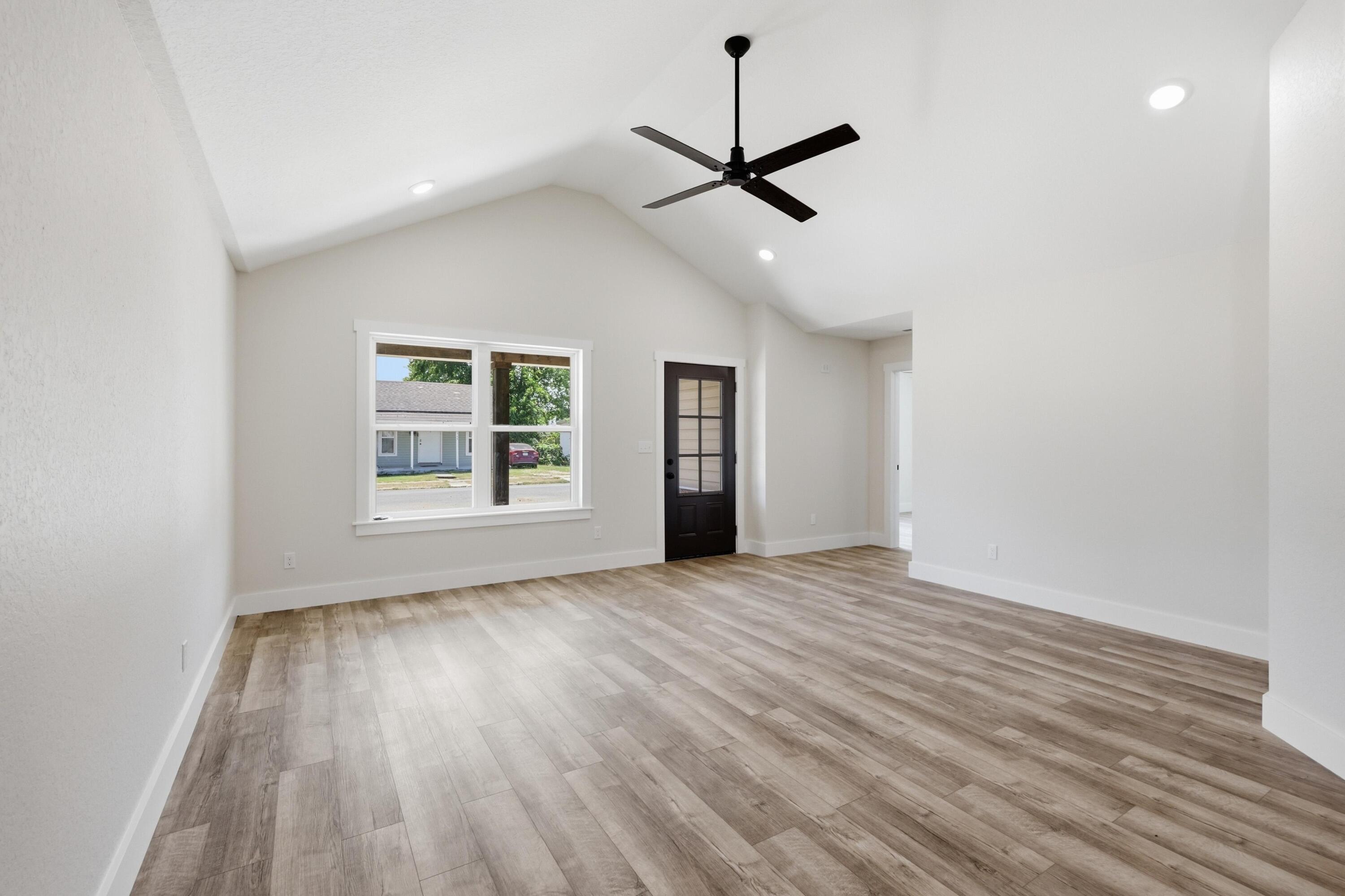 314 West Daugherty Street Property Photo 5