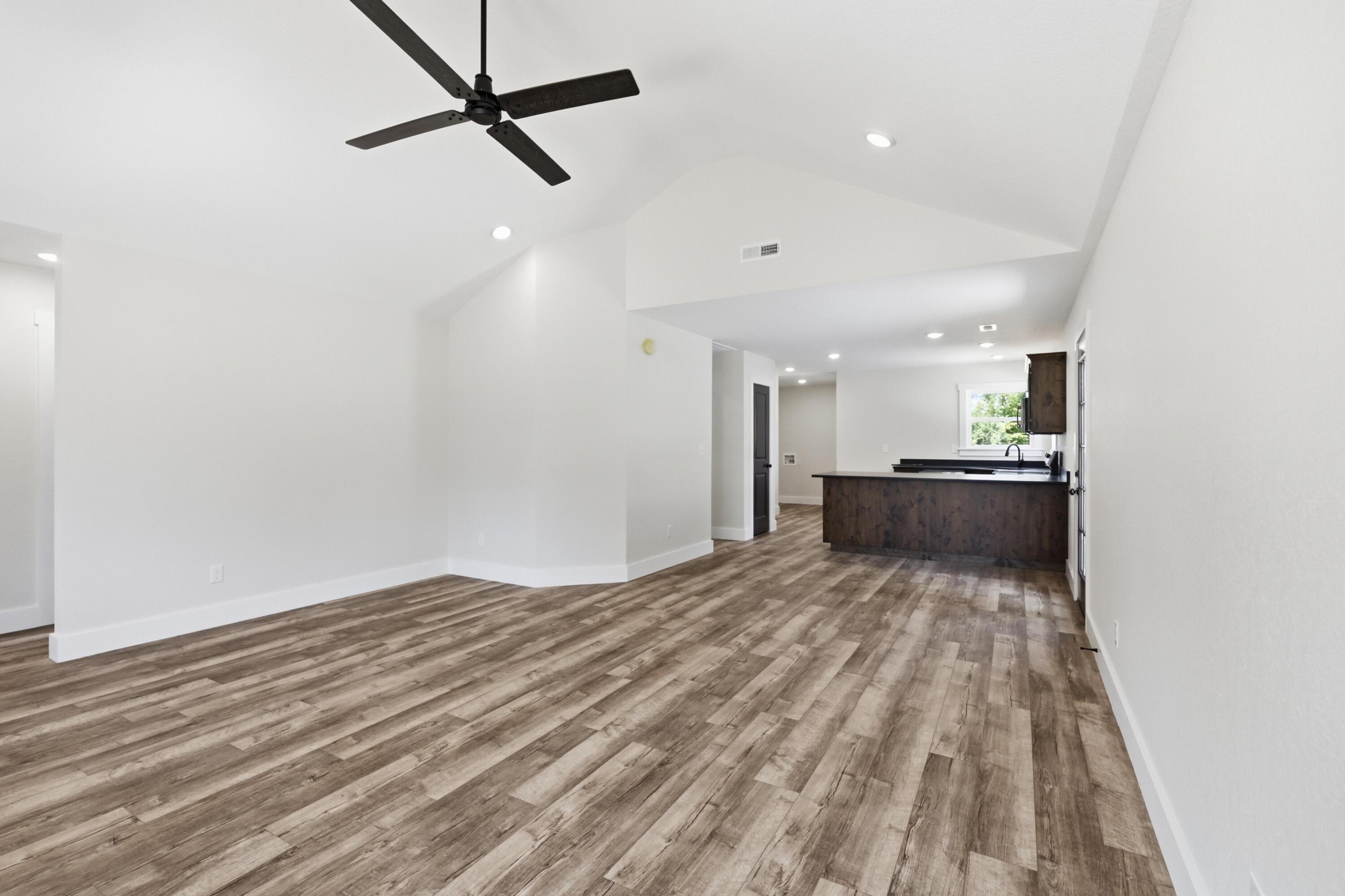 314 West Daugherty Street Property Photo 6