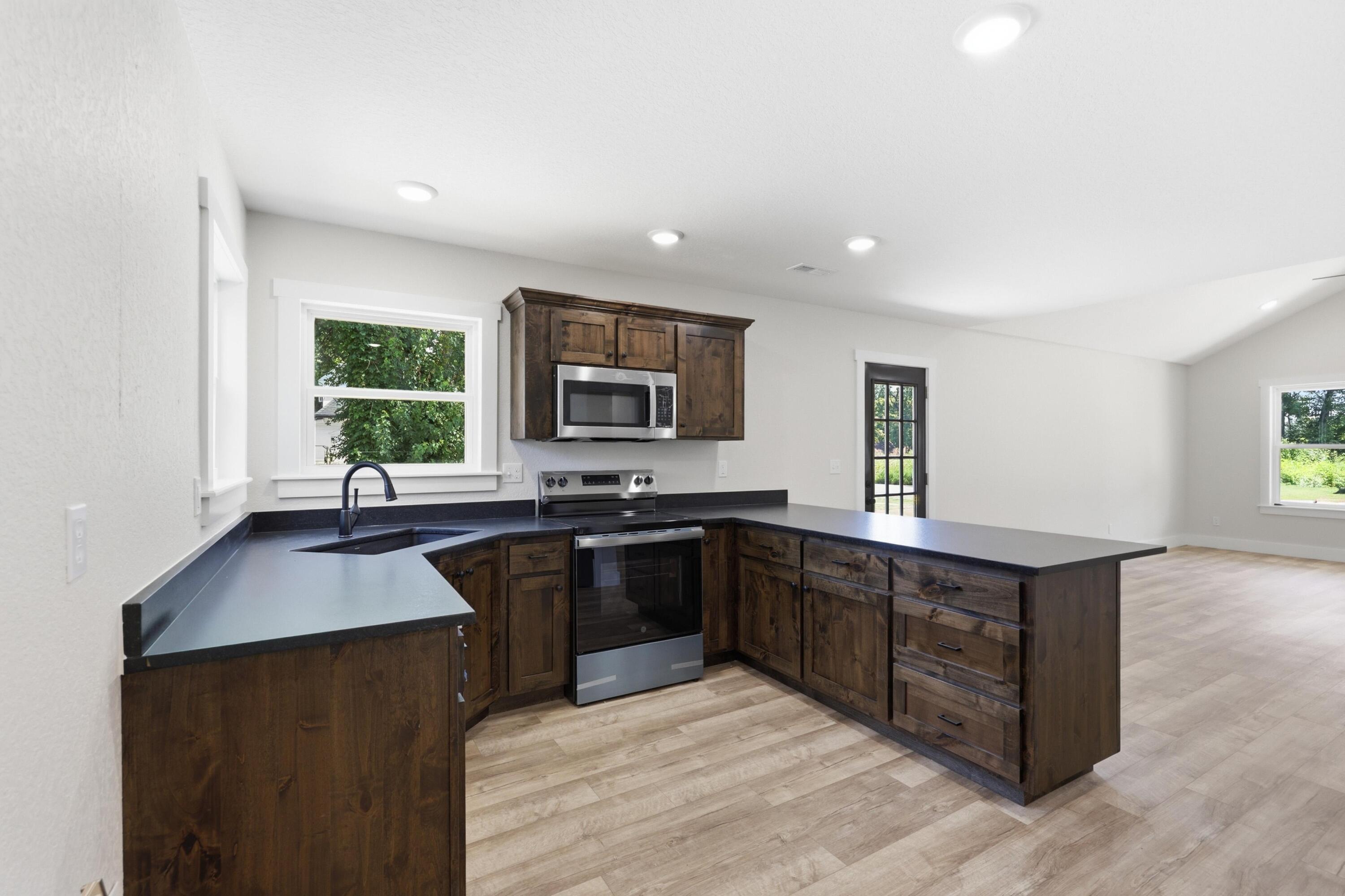 314 West Daugherty Street Property Photo 11