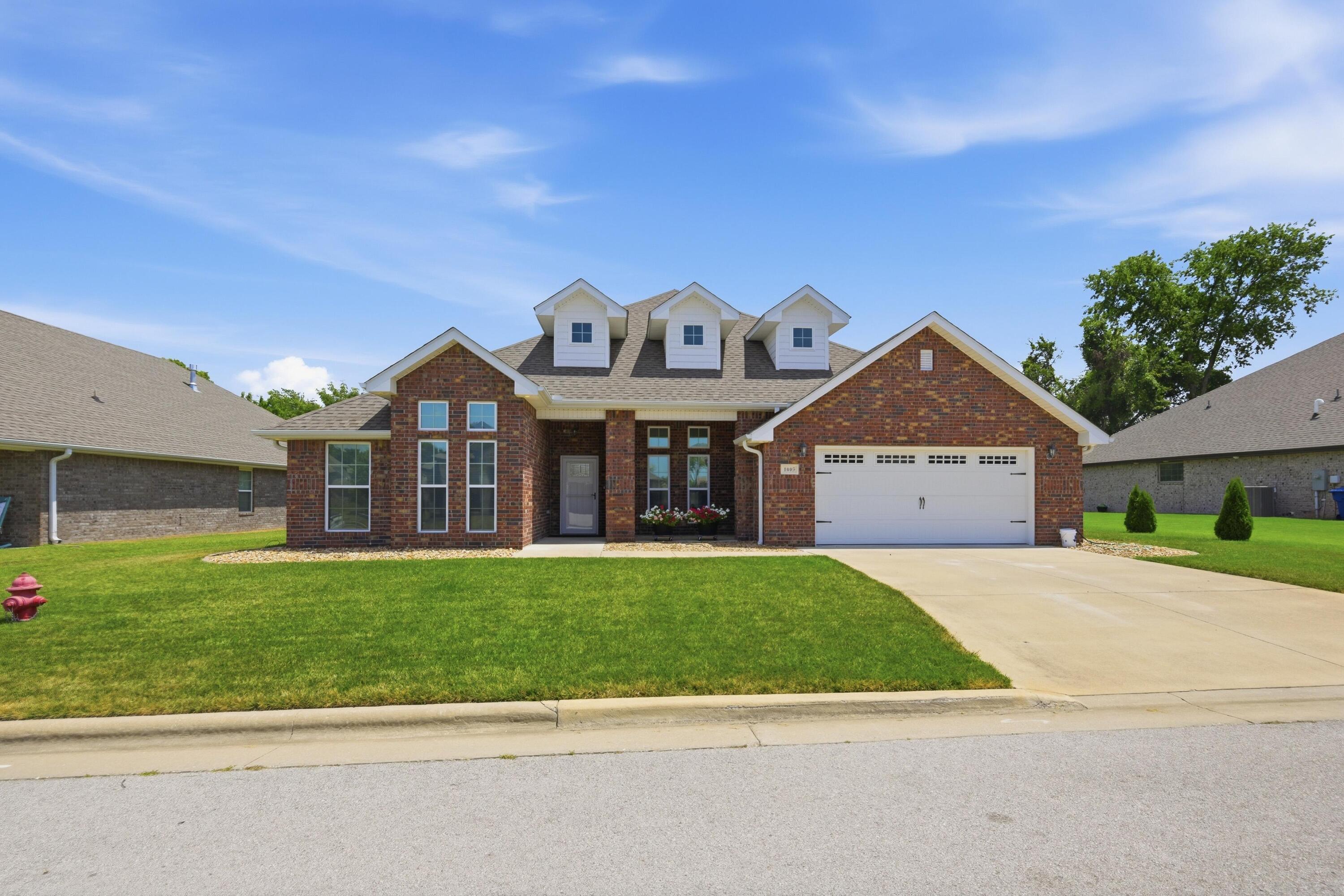1003 Mckenzie Circle Property Photo 1