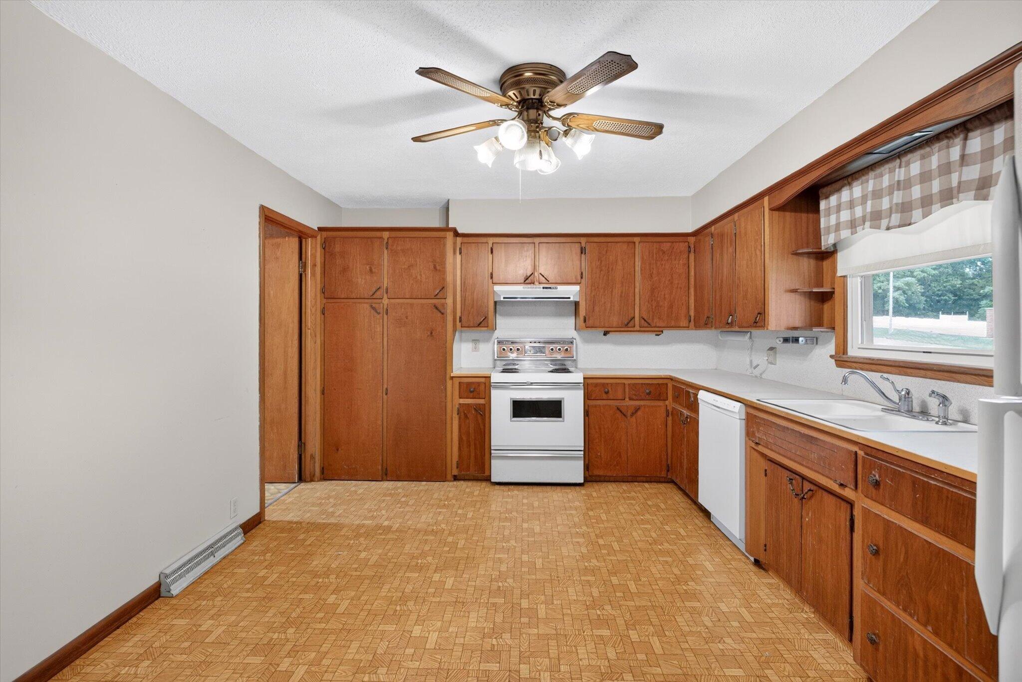 411 North Walnut Street Property Photo 7