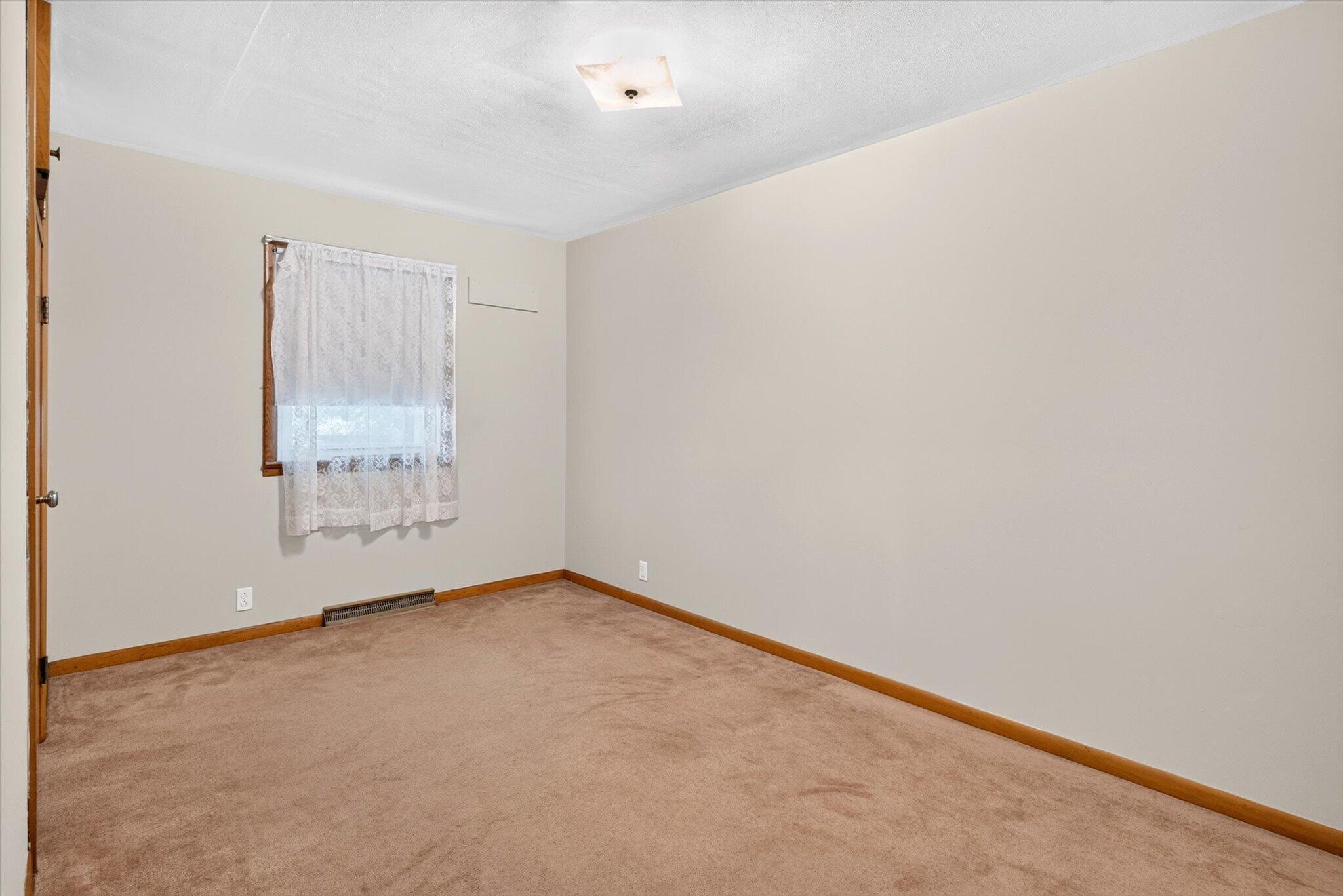 411 North Walnut Street Property Photo 15