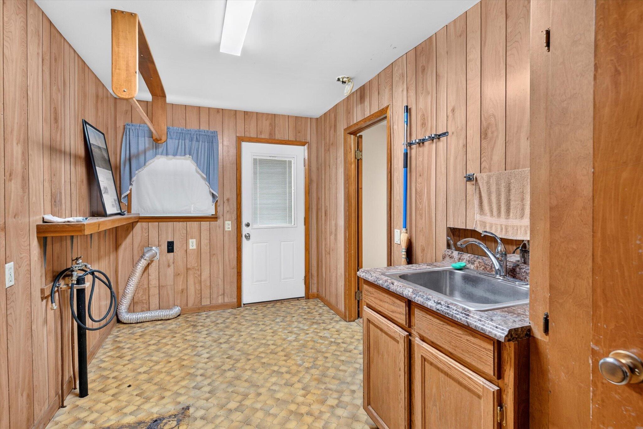 411 North Walnut Street Property Photo 17
