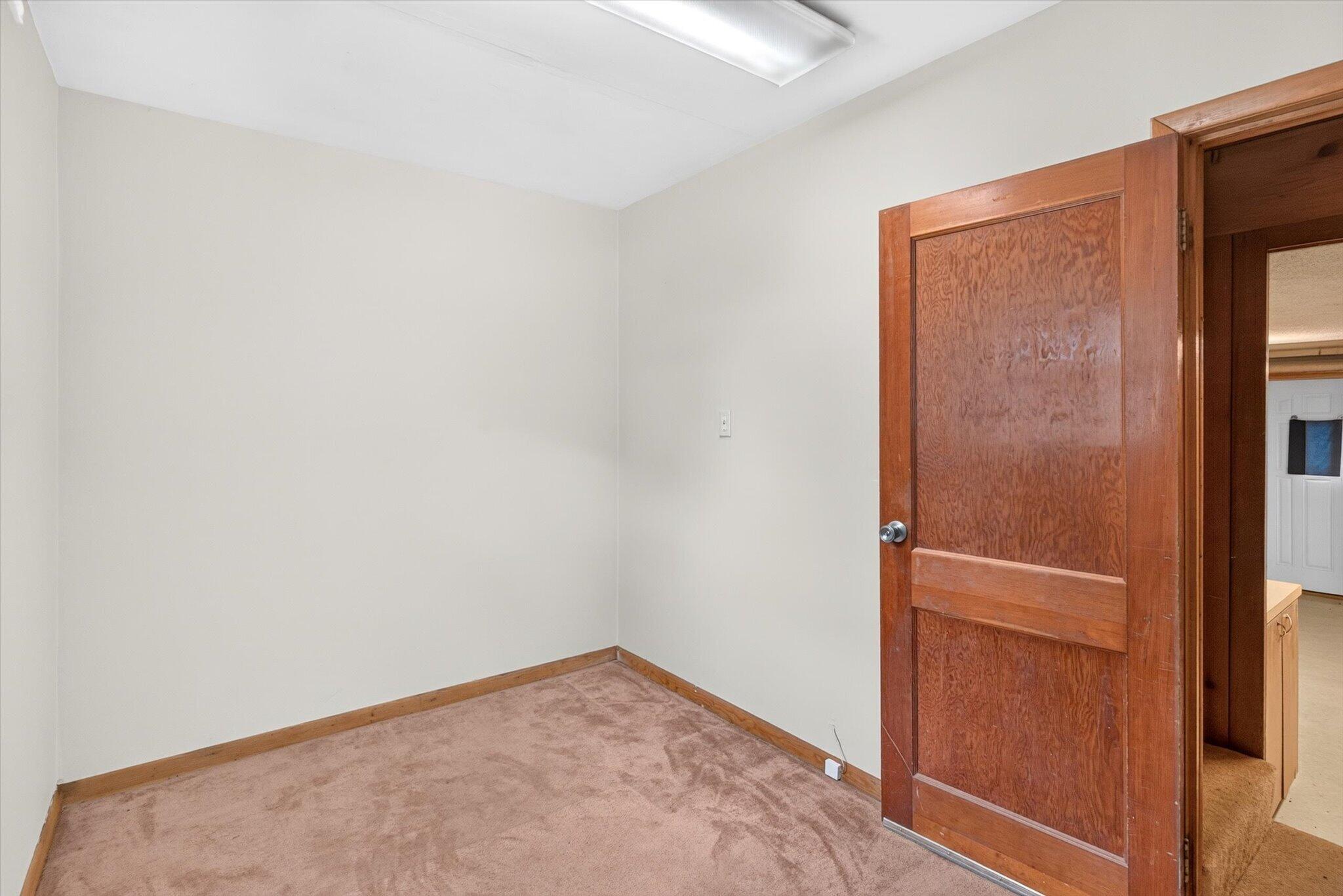 411 North Walnut Street Property Photo 19
