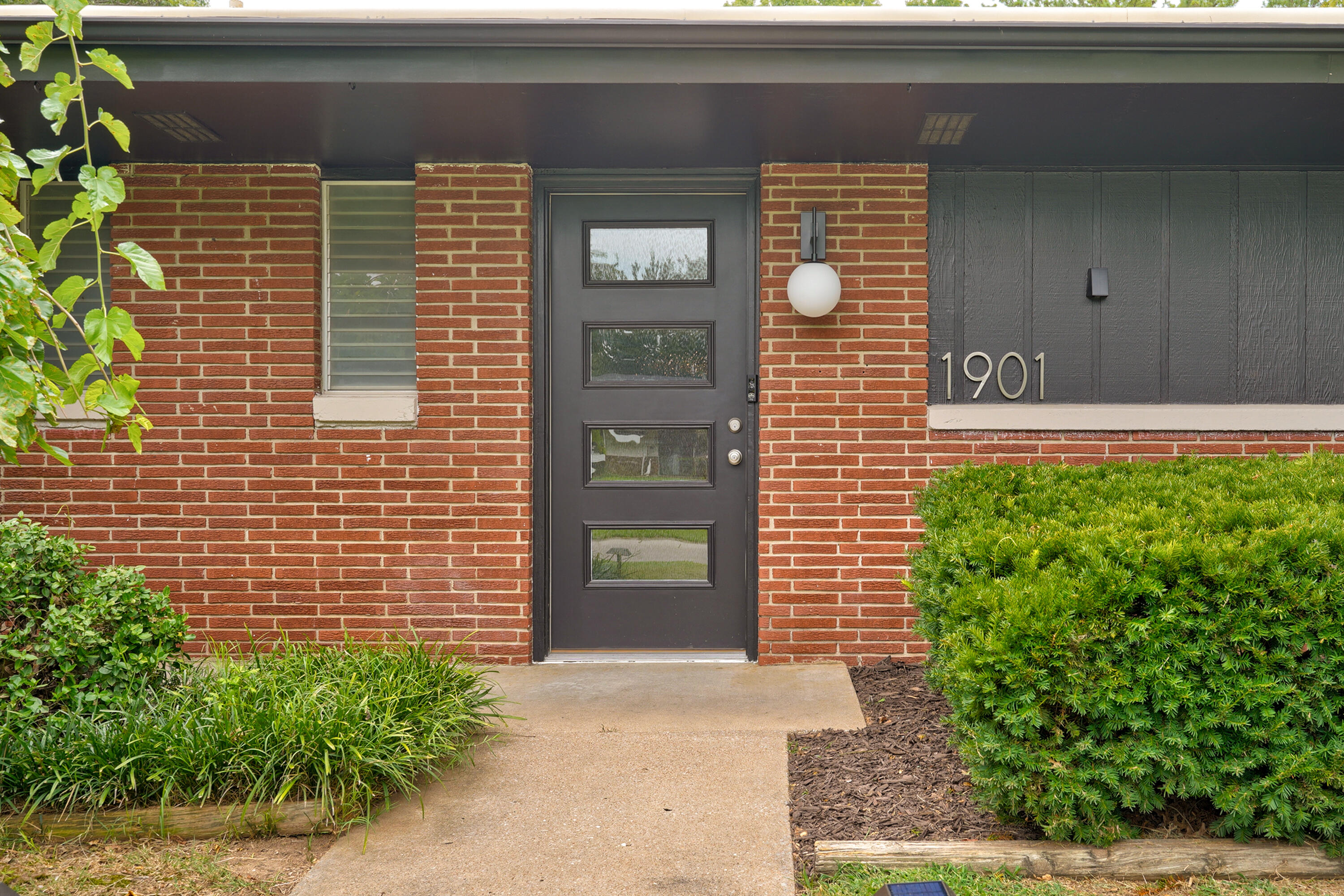 1901 South Cedarbrook Avenue Property Photo 4