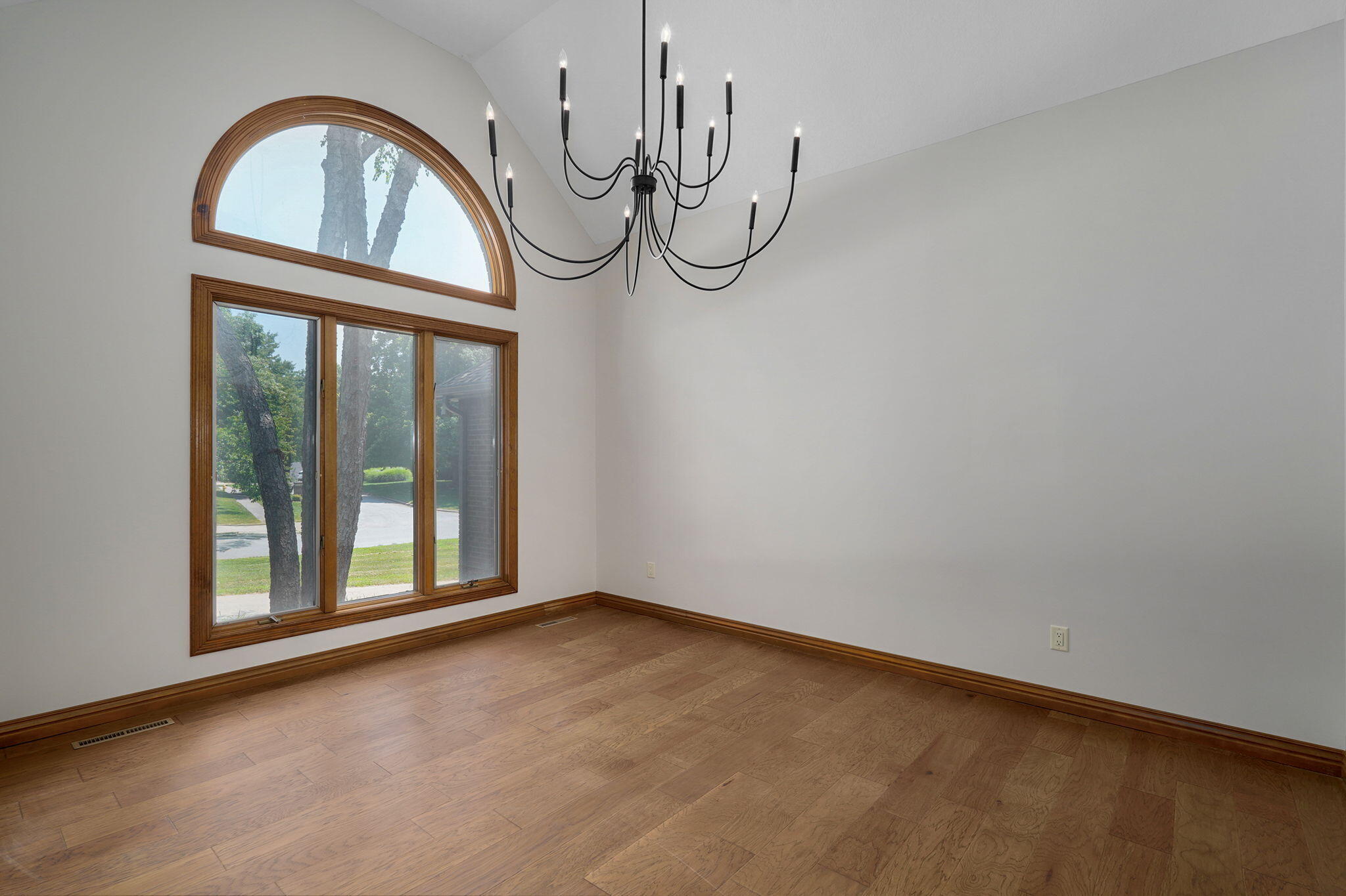 4931 South Glenhaven Avenue Property Photo 8