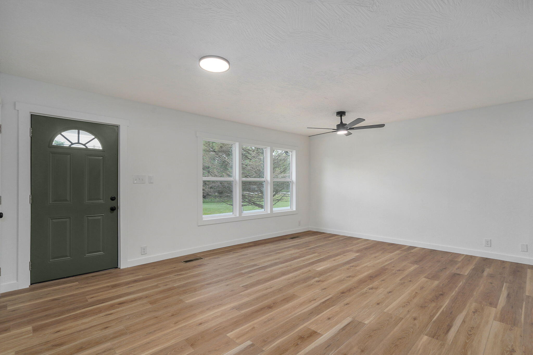 524 North College Avenue Property Photo 7