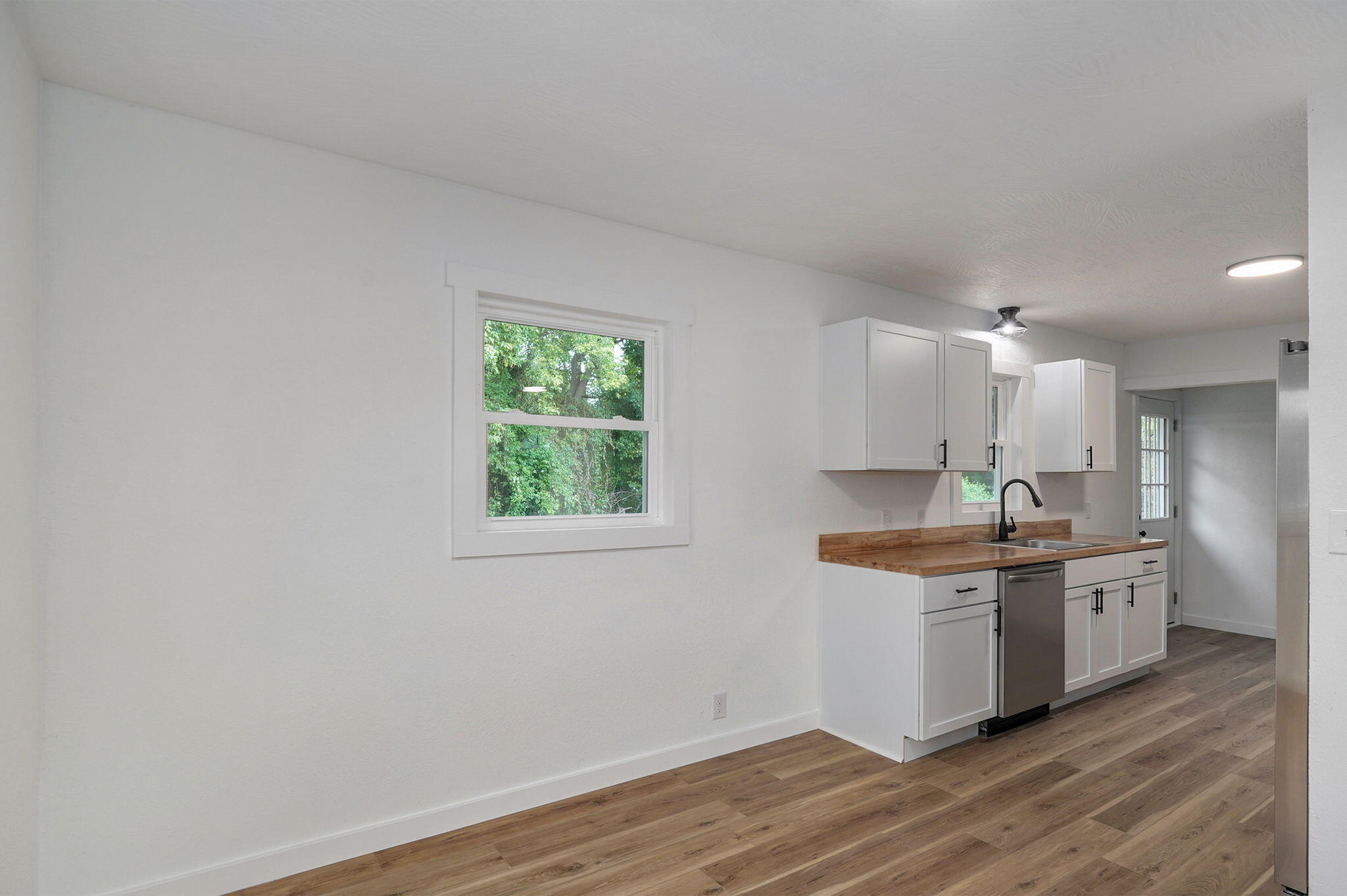 524 North College Avenue Property Photo 10
