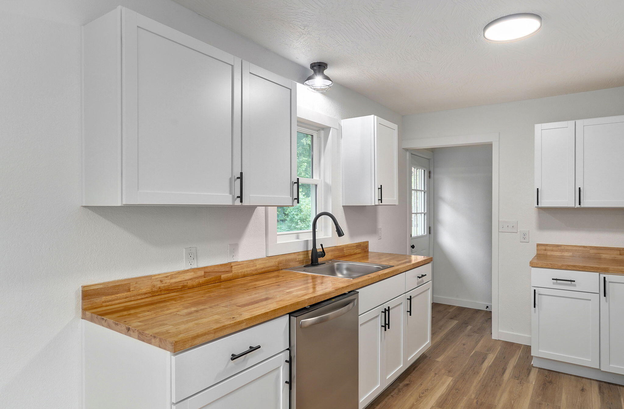 524 North College Avenue Property Photo 11