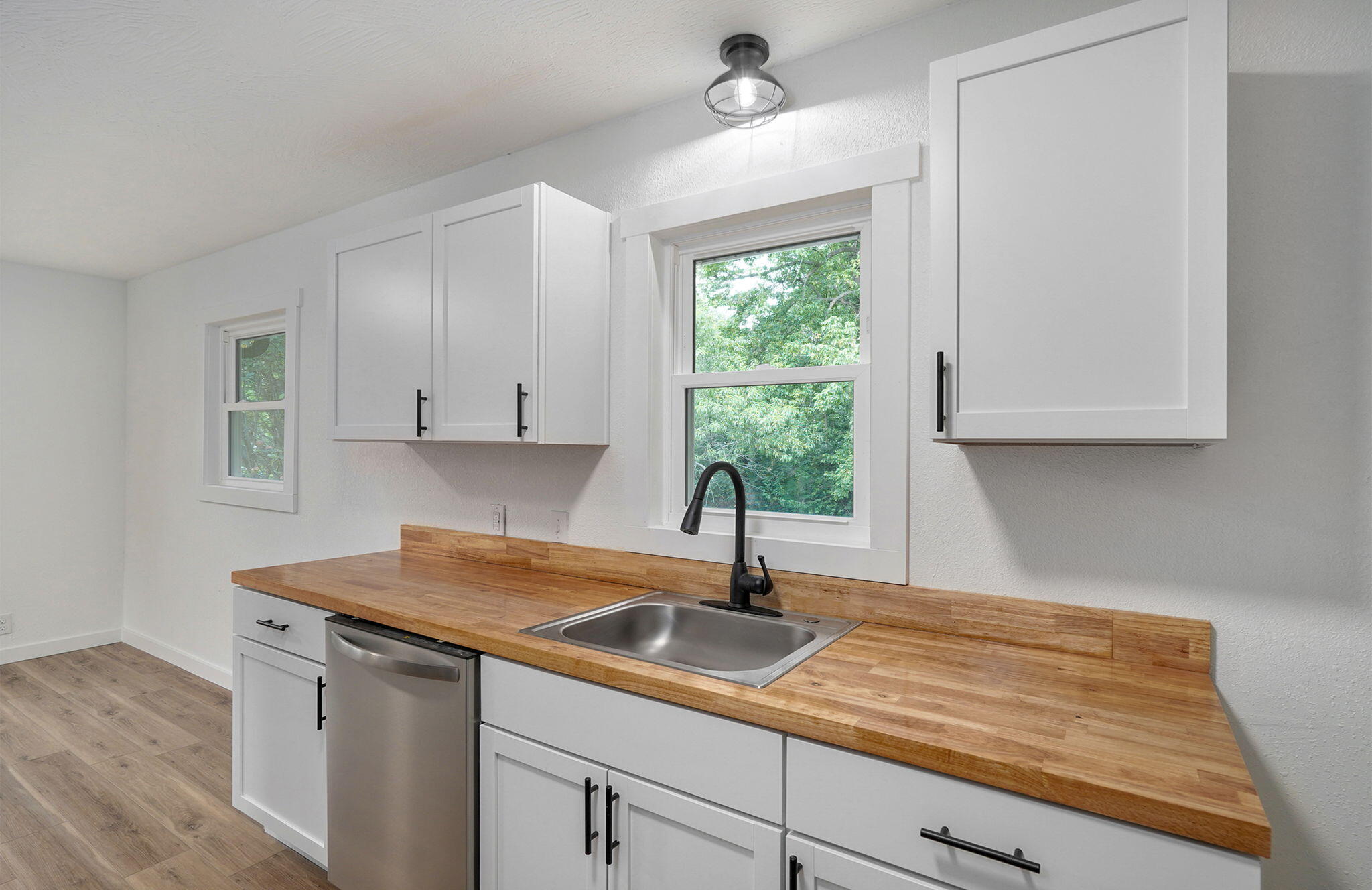 524 North College Avenue Property Photo 14