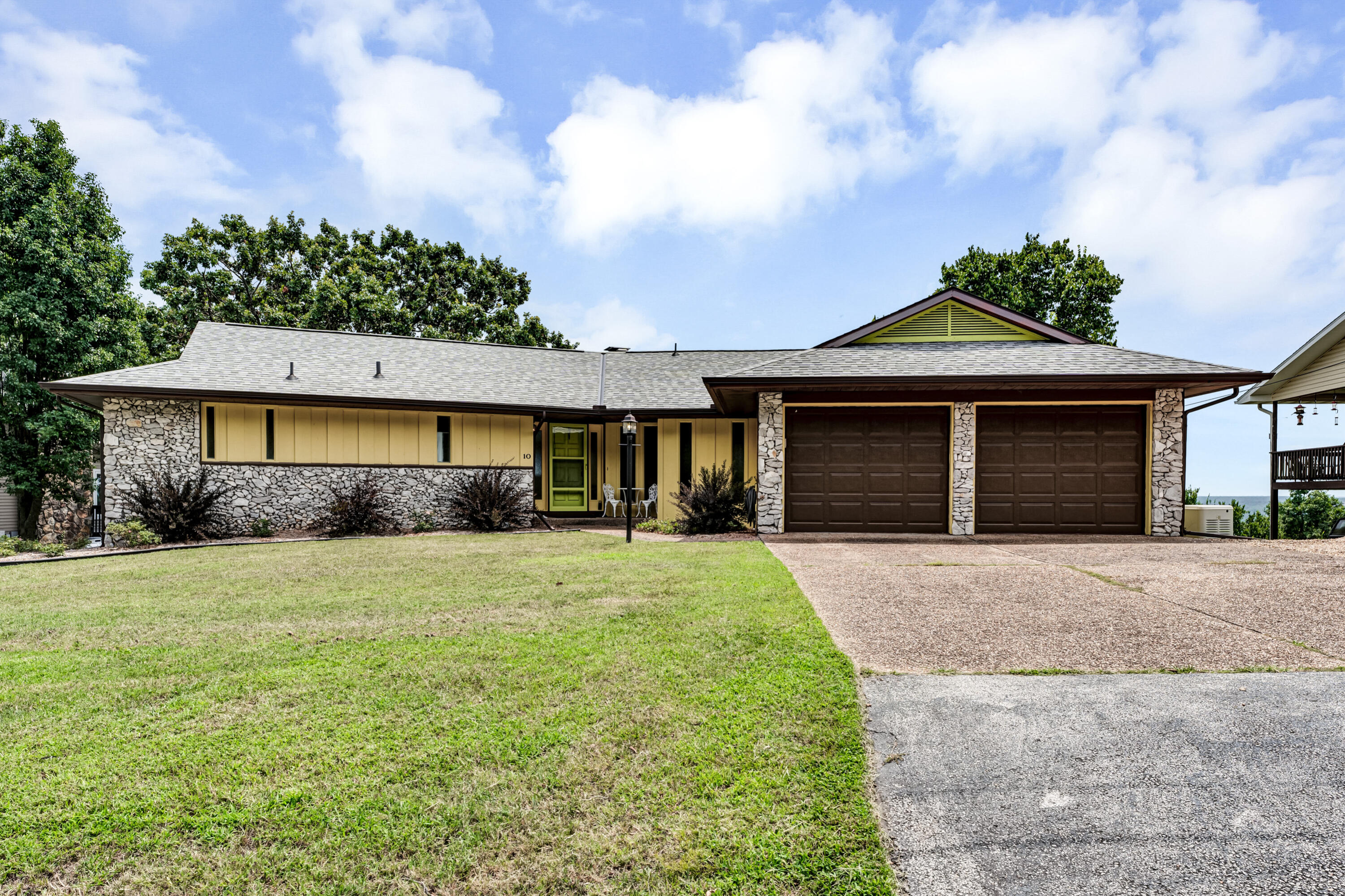 10 Hillcrest Drive Property Photo 1