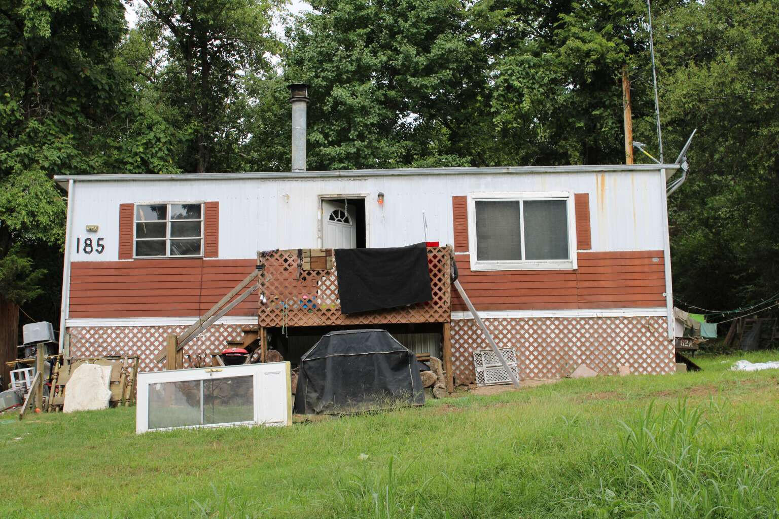 185 Lakeview Drive Property Photo 1