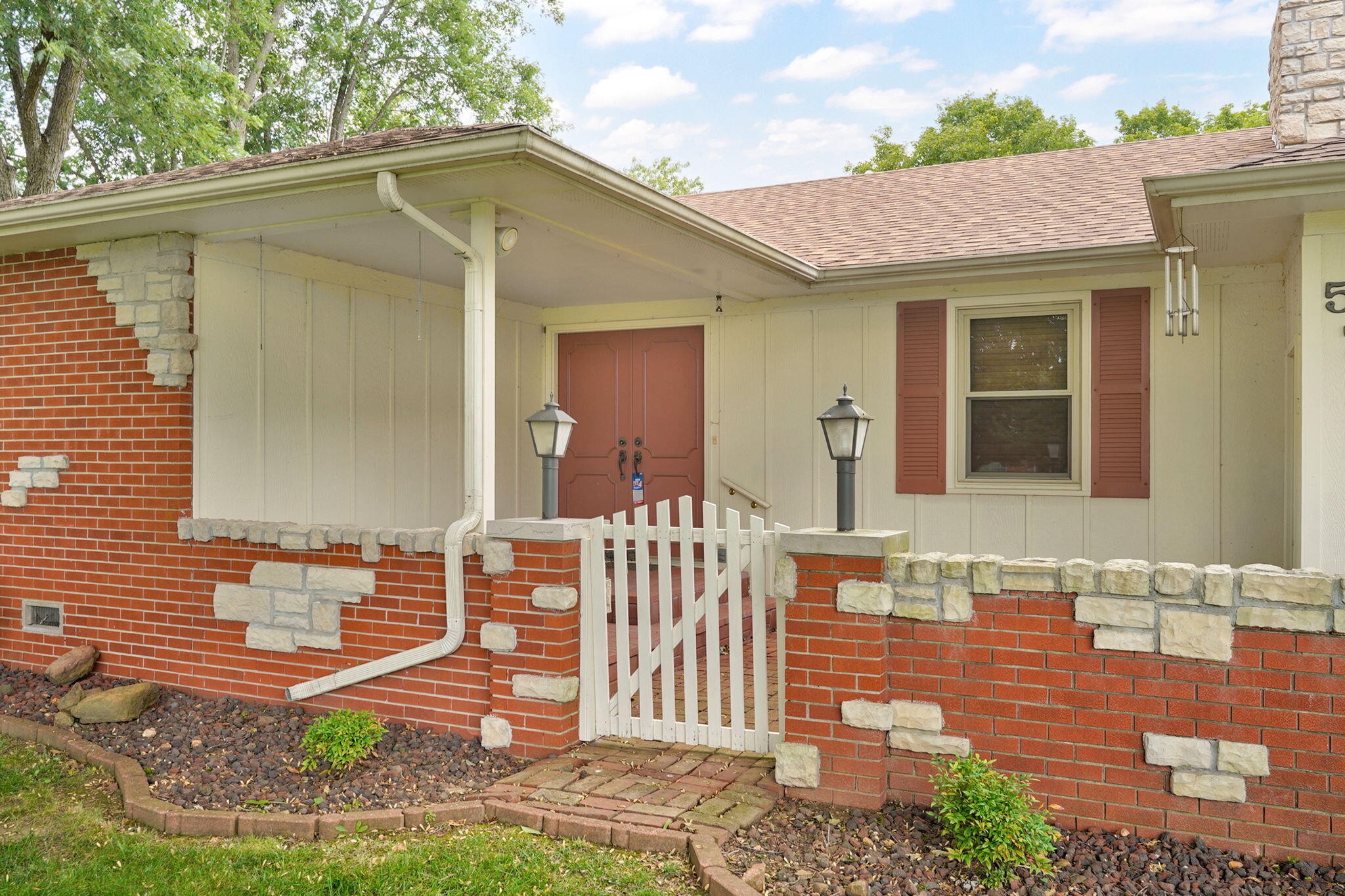 573 East Miller Road Property Photo 6