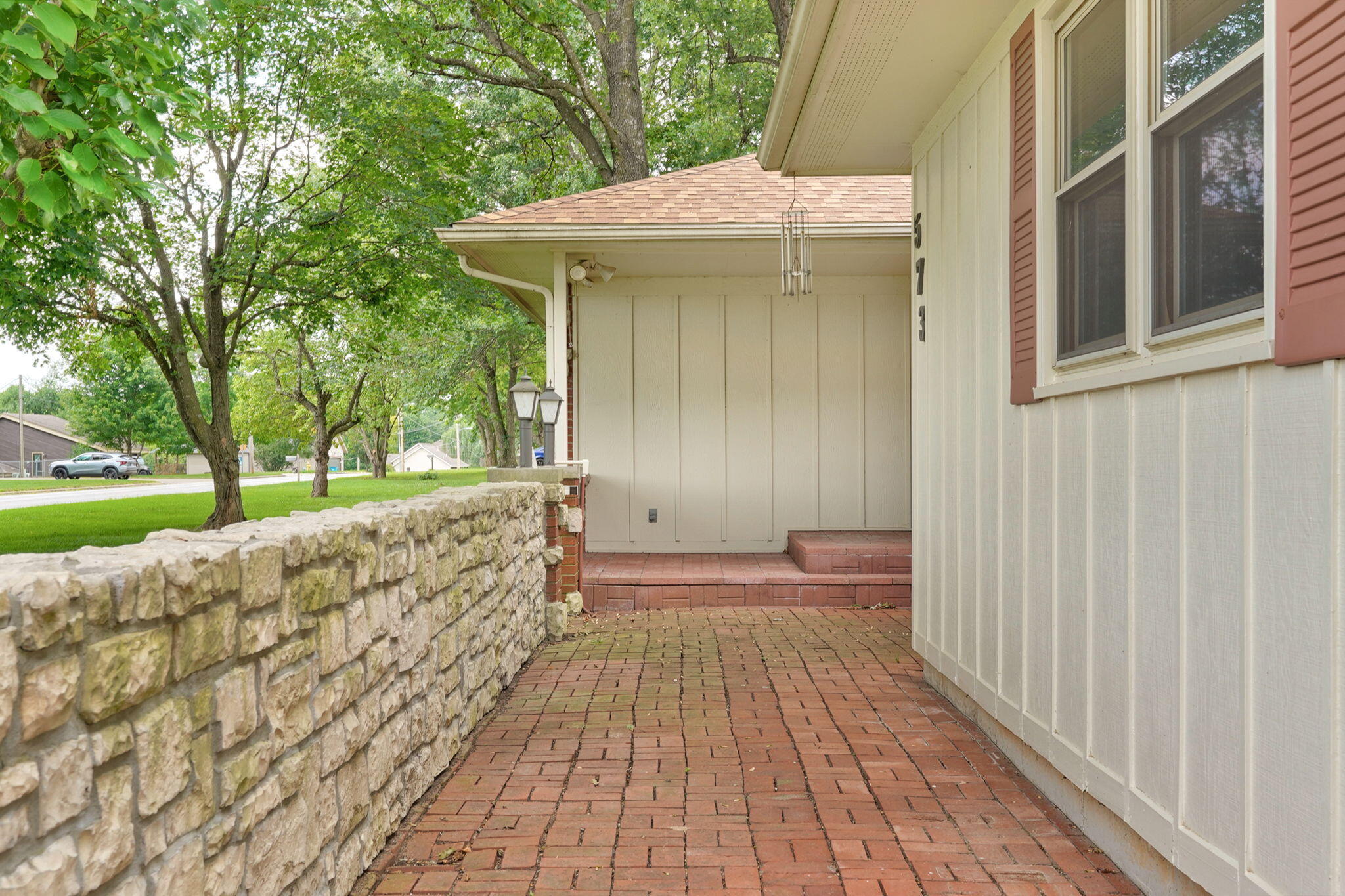 573 East Miller Road Property Photo 7